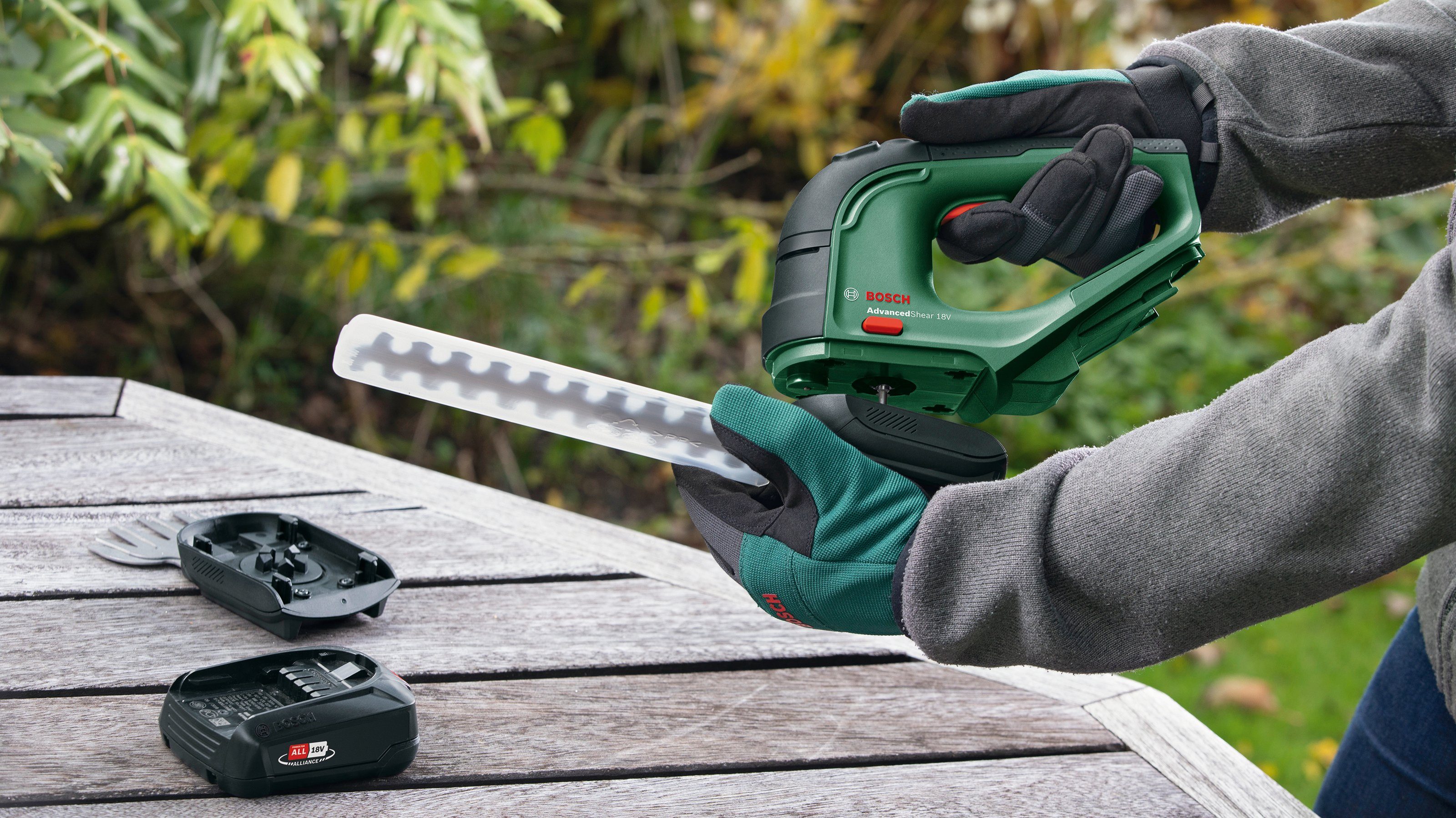 Bosch Home & Garden Akku-Gras- und Strauchscherenset AdvancedShear 18V-10, (Set), 10/20 cm, mit Akku und Ladegerät – Bild 4 von 5
