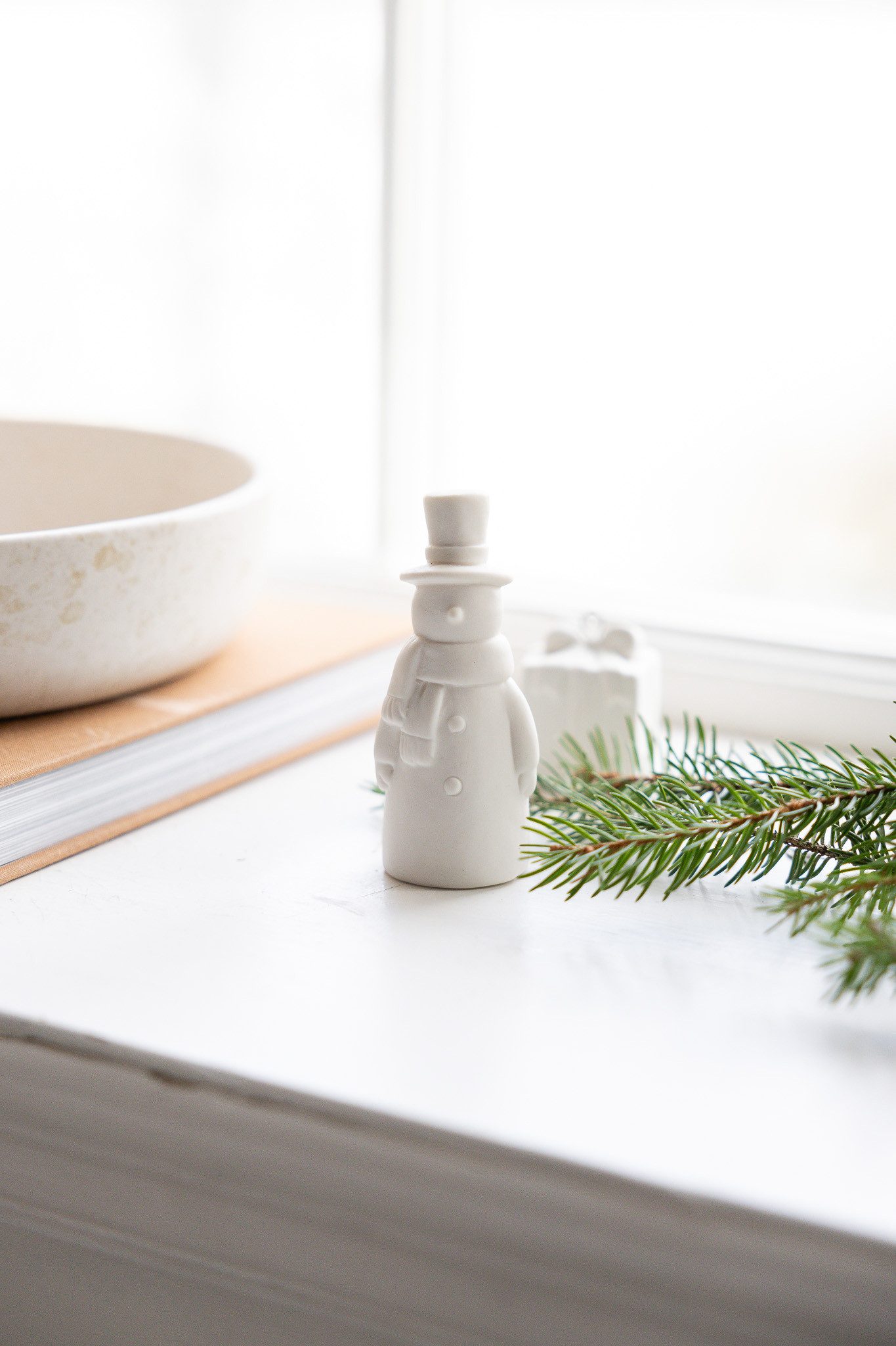 Storefactory Dekoobjekt kleiner Schneemann Rune weiß H9cm Weihnachtsdeko, Weihnachtsfigur