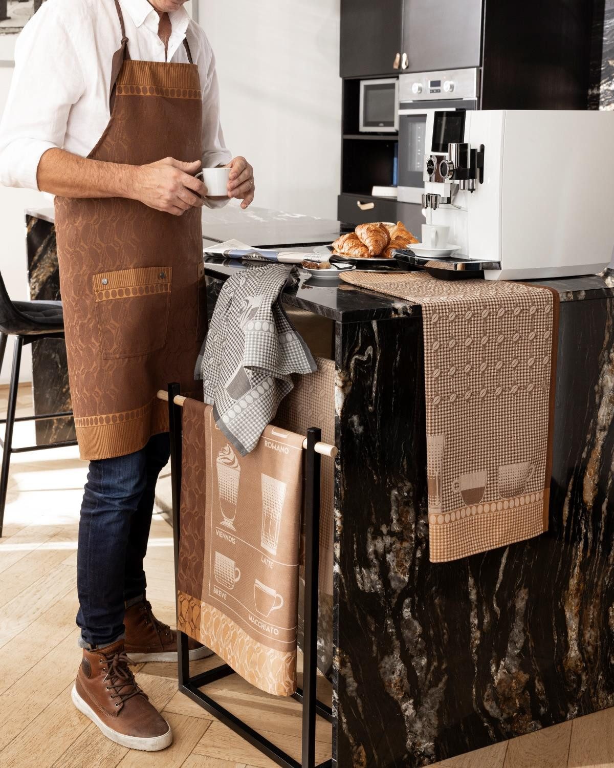 Le Jacquard Francais Kochschürze Schürze Barista Moccacino 80x96 cm