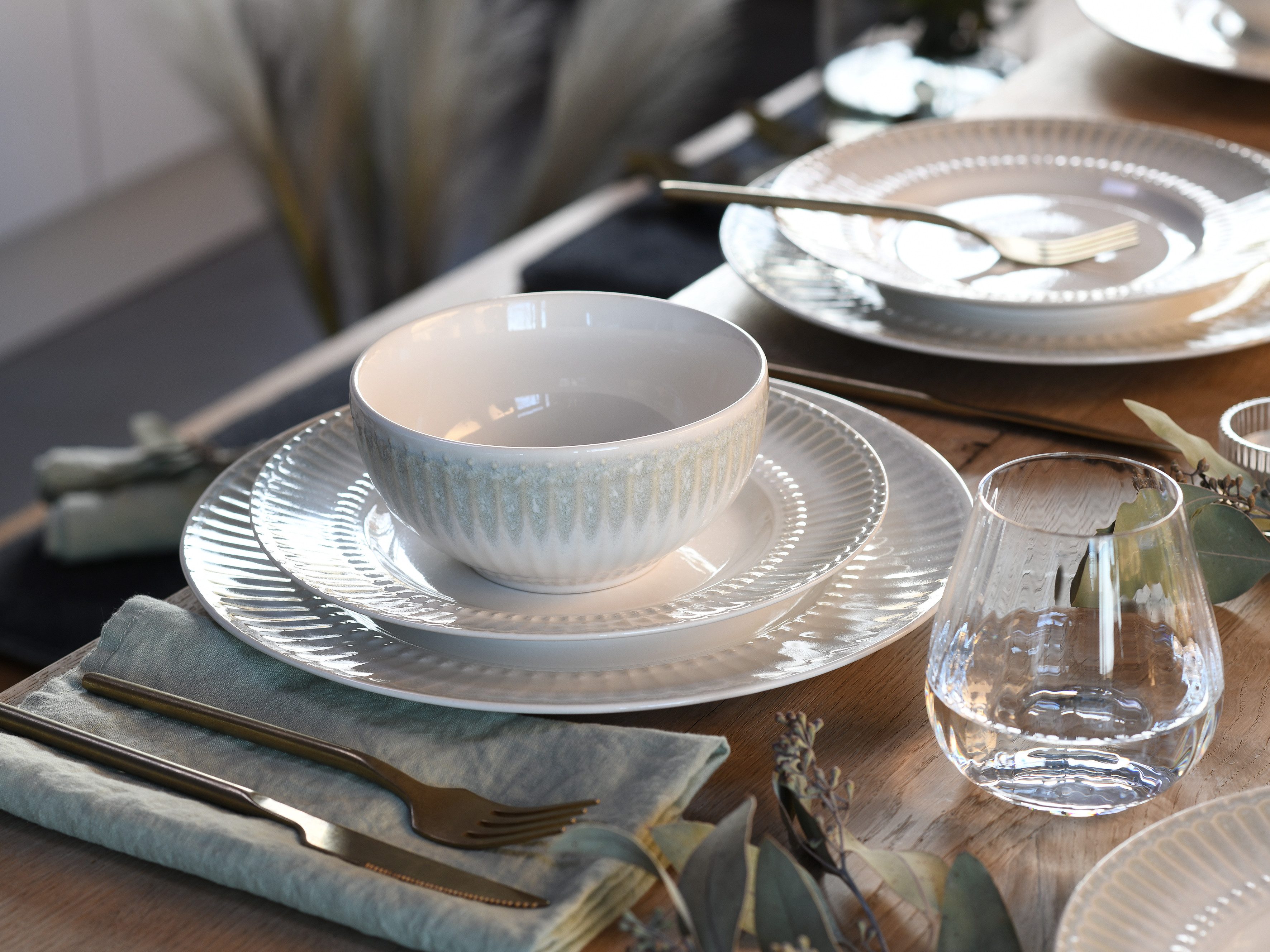 CreaTable Teller-Set Celadon, Teller Set 12-tlg. (12-tlg), 4 Personen, Steinzeug, Elegantes Stabrelief, Farbverlauf