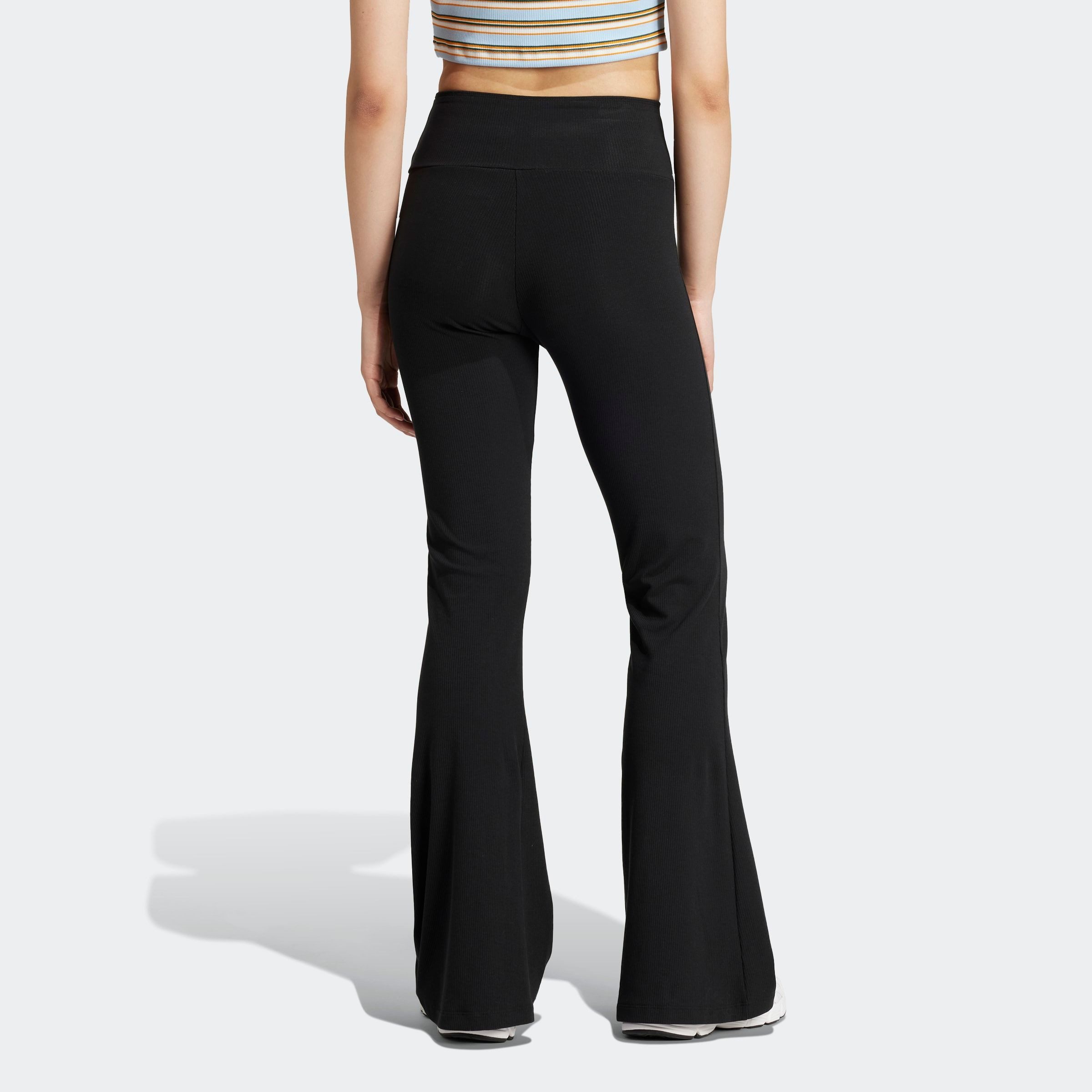 adidas Originals Leggings ESSENTIALS RIB FLARED mit ausgestelltem Bein, in Ripp-Optik, eng anliegende Passform – Bild 3 von 5