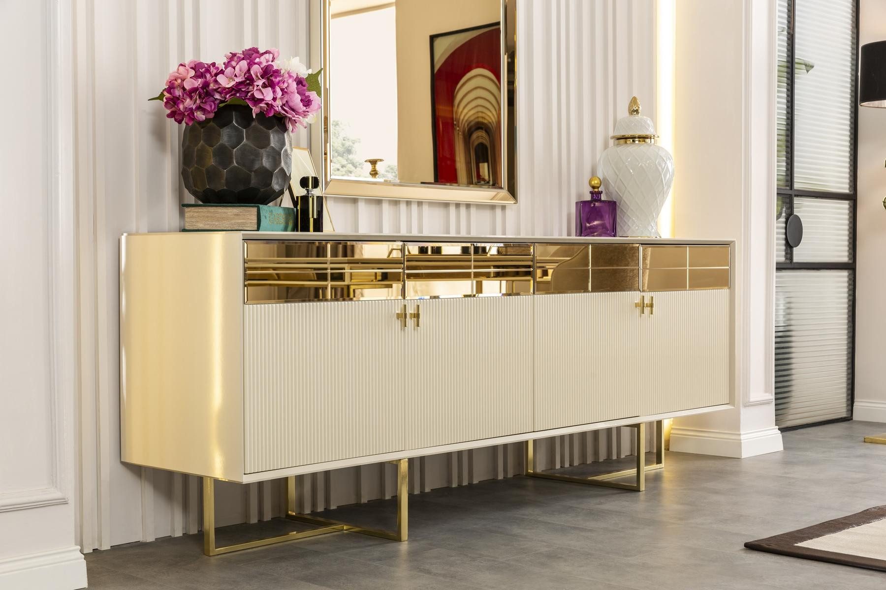 Xlmoebel Sideboard Goldene Anrichte mit edler Optik und viel Stauraum (Anrichte, Anrichte), Hergestellt in Europa