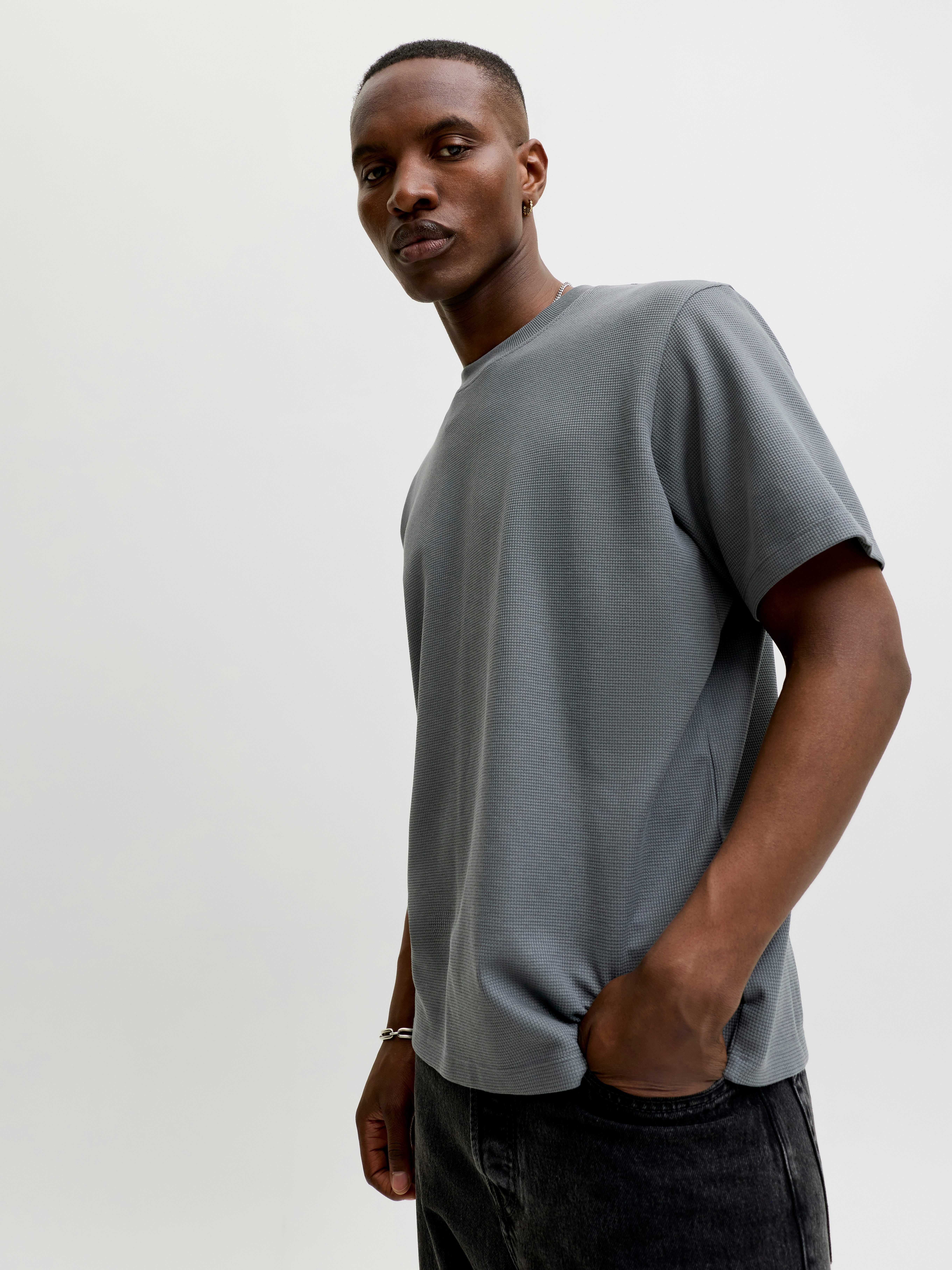 Jack & Jones Rundhalsshirt JJEAUSTIN TEE SS NOOS Materialmix, relaxed fit
