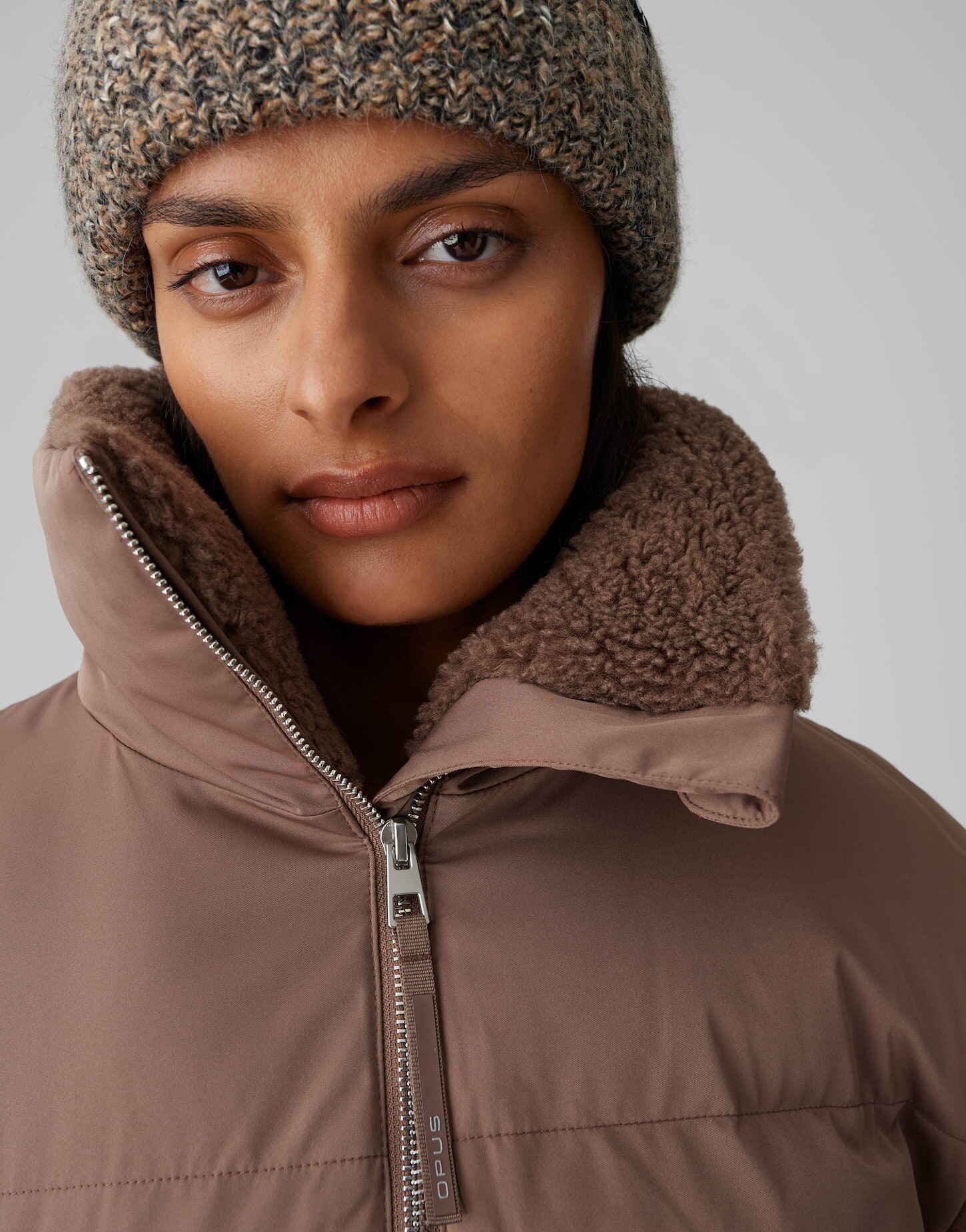 OPUS Steppjacke HILEEN mit Teddyfellkragen ovaler Schnitt, aufgesetzte Taschen vorne, Reißverschluss