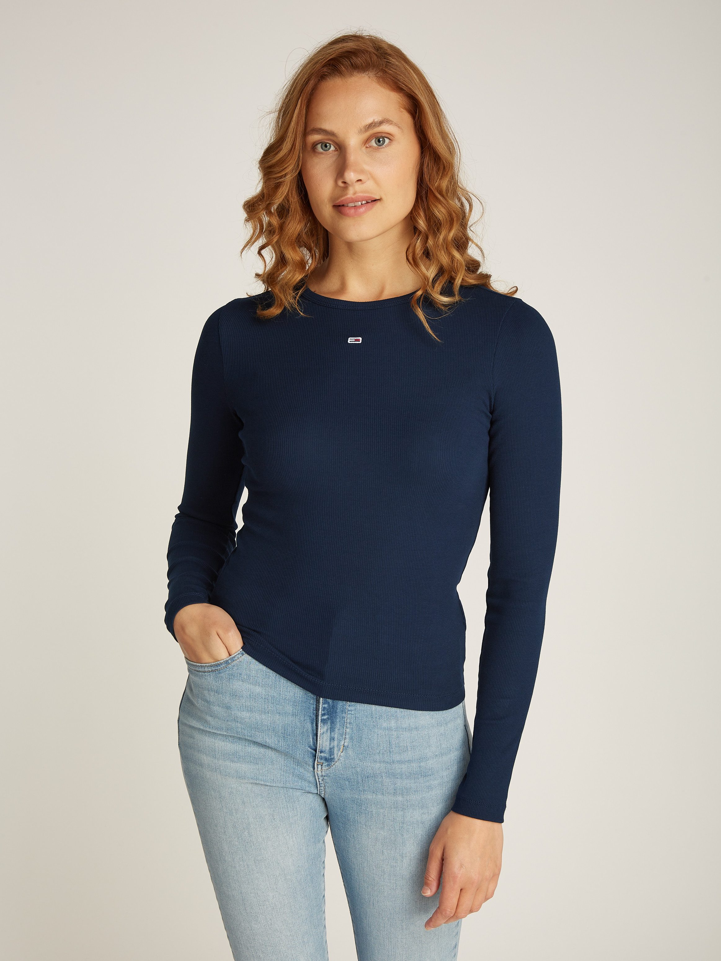Tommy Jeans Langarmshirt TJW SLIM ESSENTIAL RIB LS mit Logostickerei