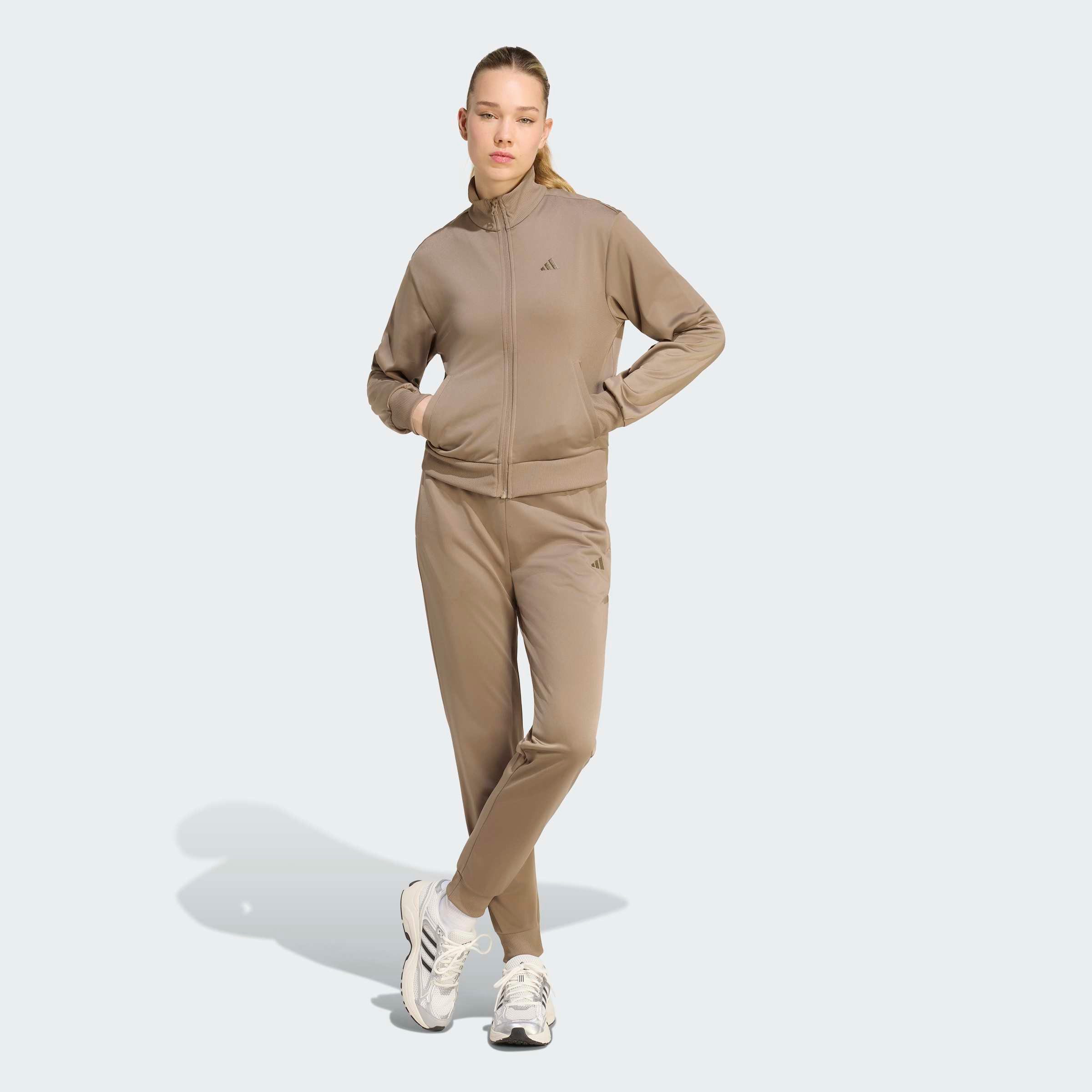 adidas Sportswear Trainingsanzug ESSENTIALS FEEL COZY (2-tlg). € 69,99