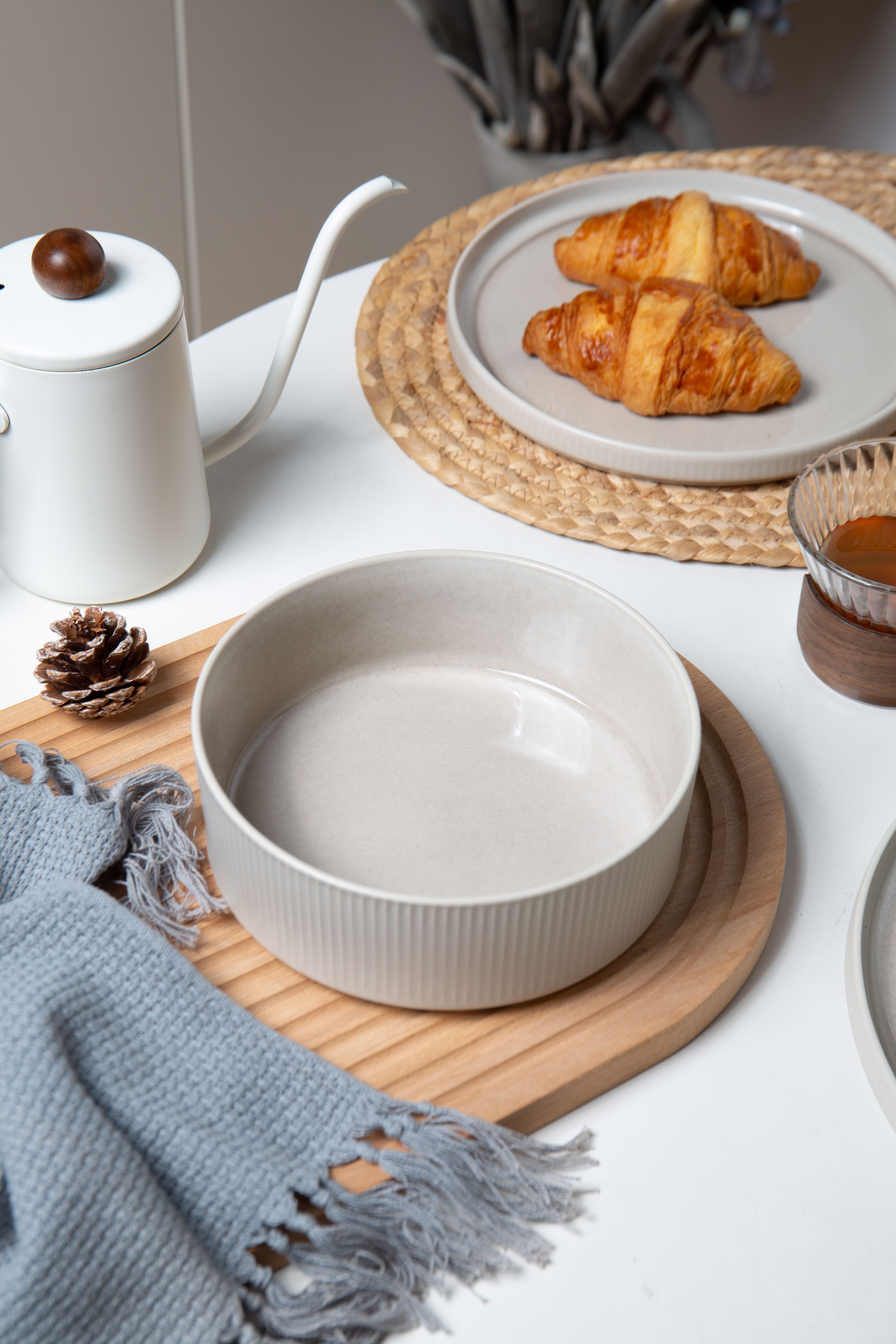 OTTO home Geschirr-Set Ylvii, außen matt, innen reaktiv glasiert (18-tlg), 6 Personen, Steinzeug, spülmaschinenfest und mikrowellengeeignet