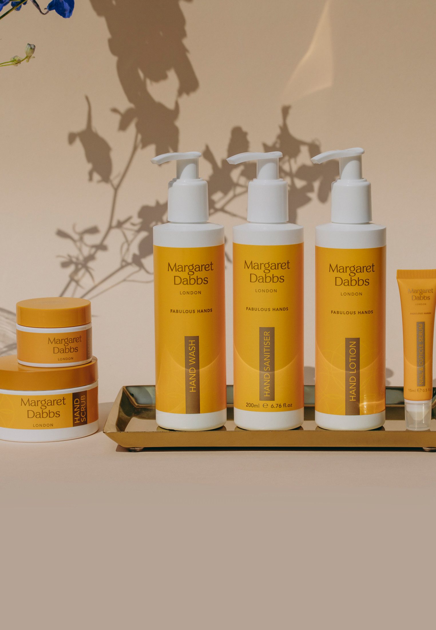 Margaret Dabbs Handcreme Margaret Dabbs Handpflege Handlotion mit Hanfsamenöl, weißer Wasserlilie und Seetang und Duftnoten aus Geranie und Mandarine, Anti-Aging.