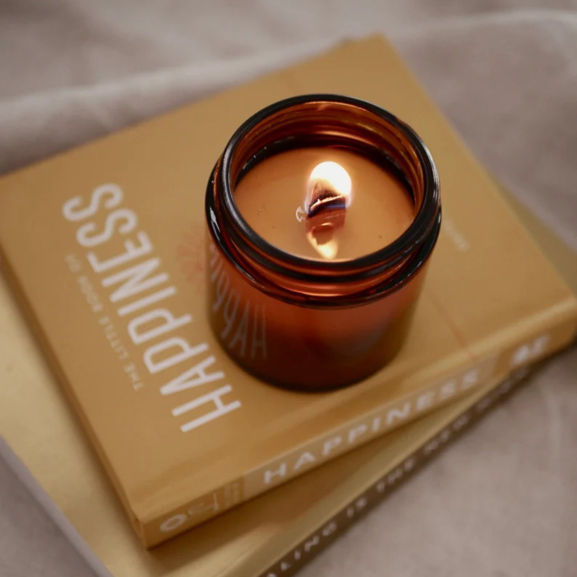 REALLaxx Duftkerze Sturbock Candle (1 Stk., duftende Kerze im wiederverwendbaren Glas), vegan & handgefertigt, mit Holzdocht (Wooden Wick)