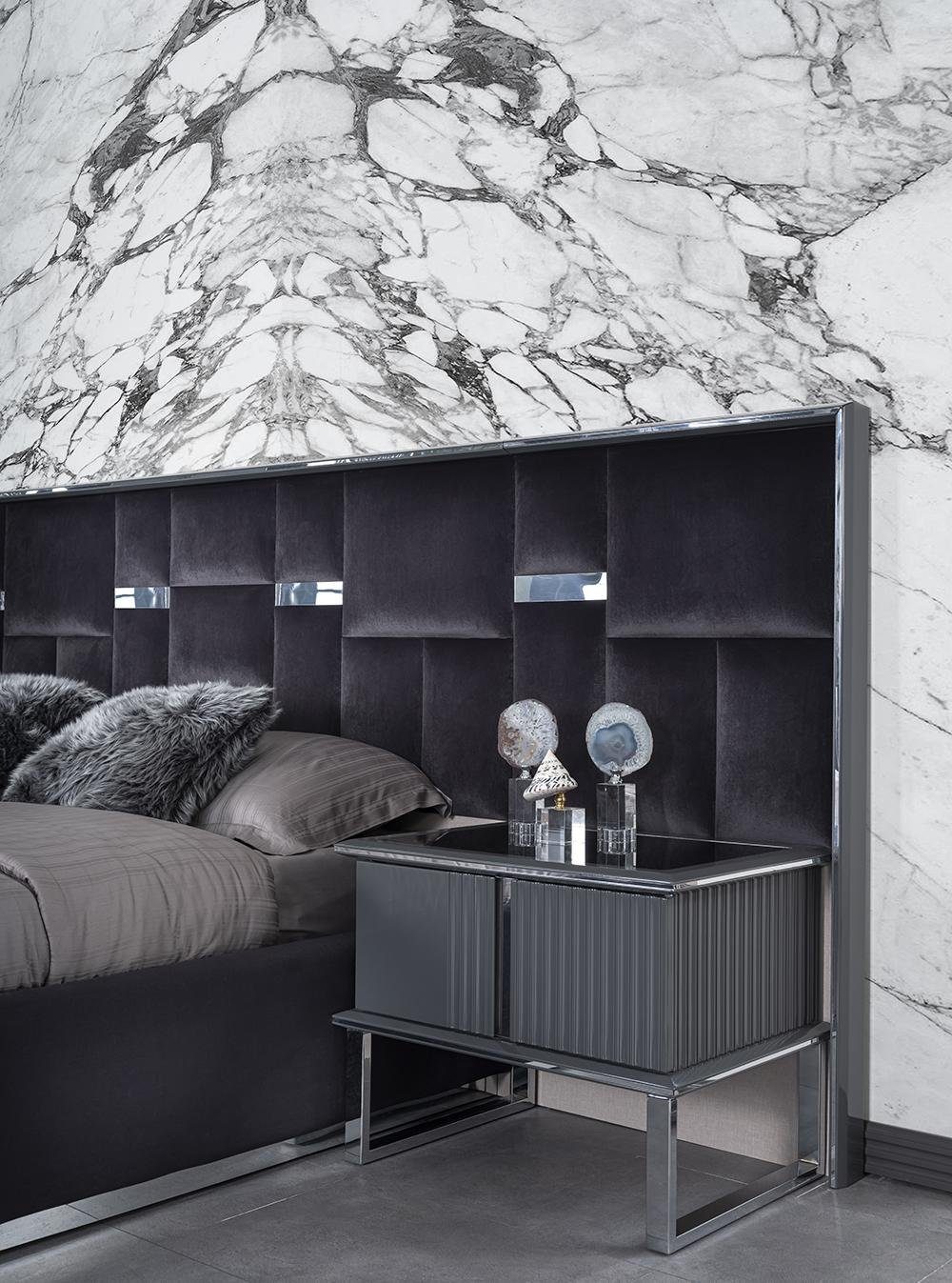Schlafzimmer-Set Bett Luxus in Kleiderschrank, Nachttische + Komplett (4-St., Nachttische Europa Kleiderschrank), 2x + Bett Schlafzimmermöbel JVmoebel Made 2x