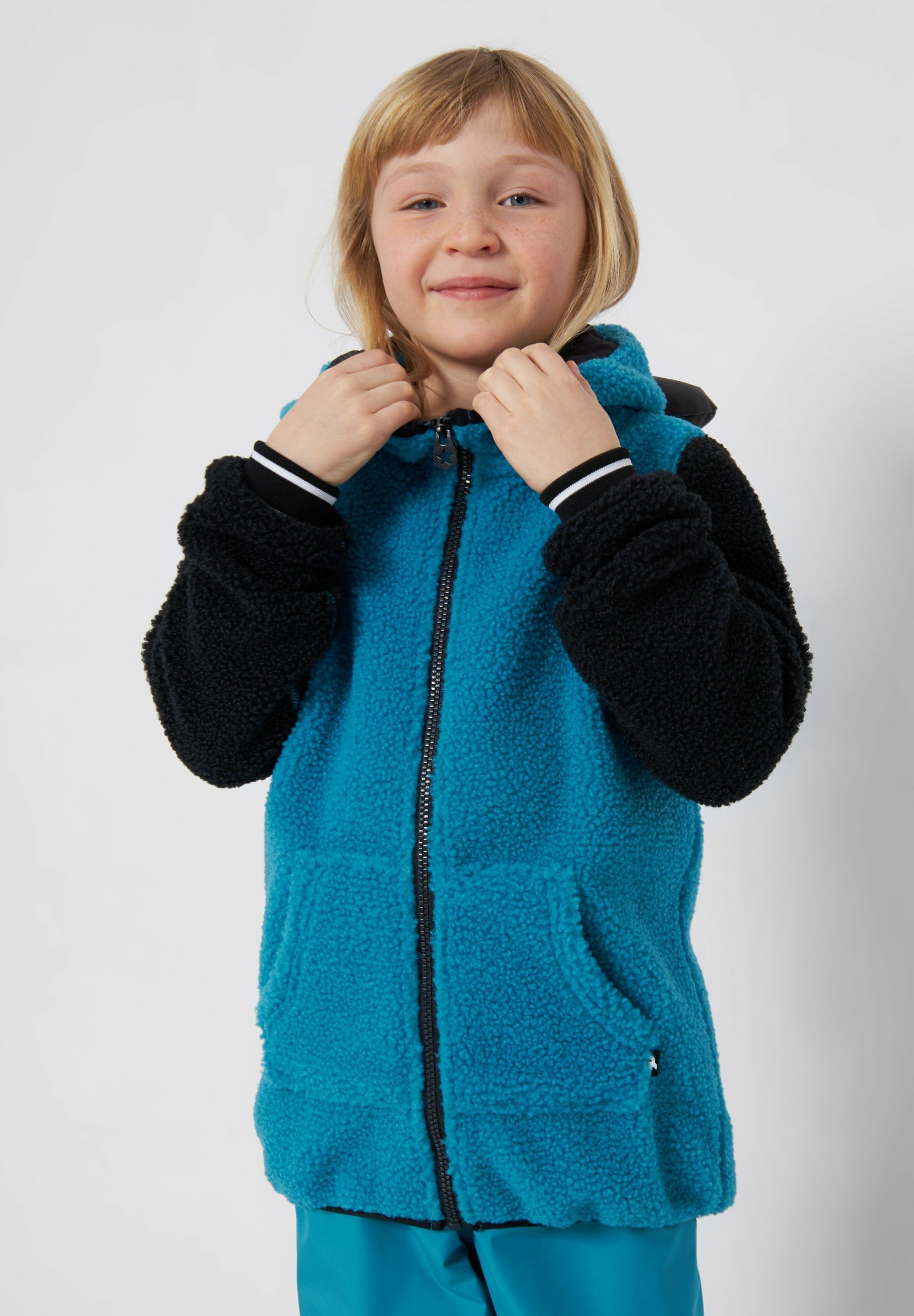 WeeDo Sweatjacke Monster Weicher Teddyfleece, lange Bündchen, Kapuze mit Hörner