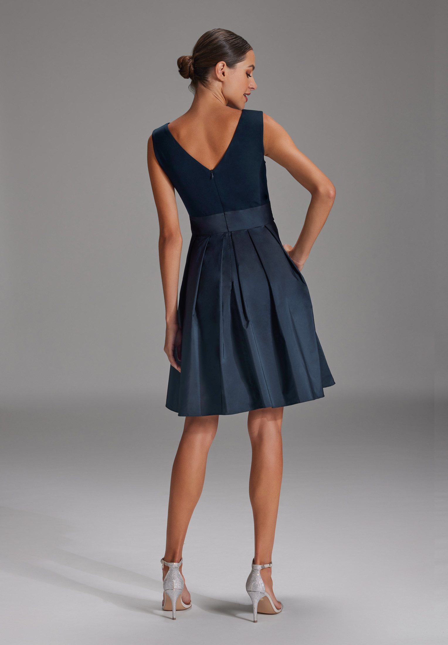 SWING Cocktailkleid - Cocktailkleid aus Microtaft Taillierter Schnitt mit a günstig online kaufen