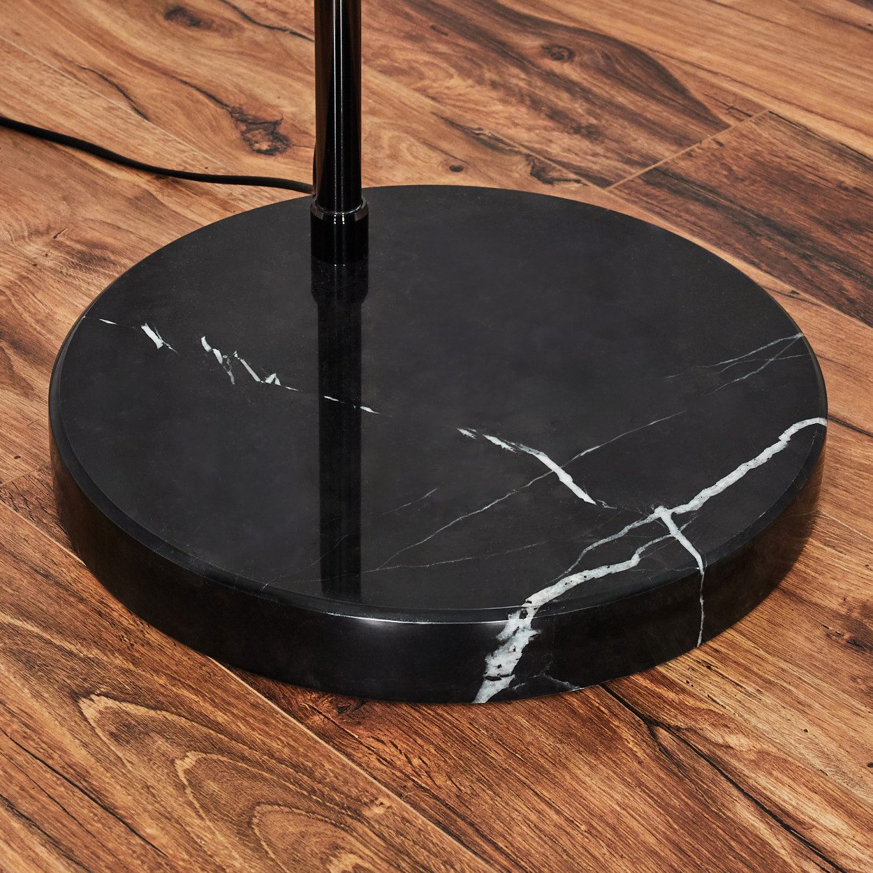 hofstein Bogenlampe Stehlampe mit Marmorfuß aus Metall/Stoff in Schwarz/Chrom/Weiß, verstellbare Stehleuchte im modernen Design, Ø 45 cm, Fußschalter, E27
