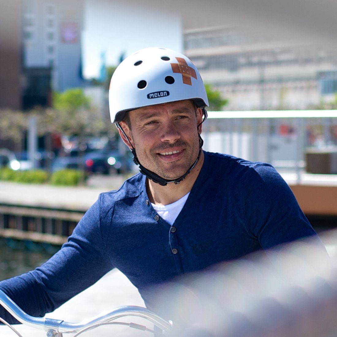 Melon Fahrradhelm Plastered White (matte), super leicht, Magnetverschluss, größenverstellbar, mehr als 50 Designs