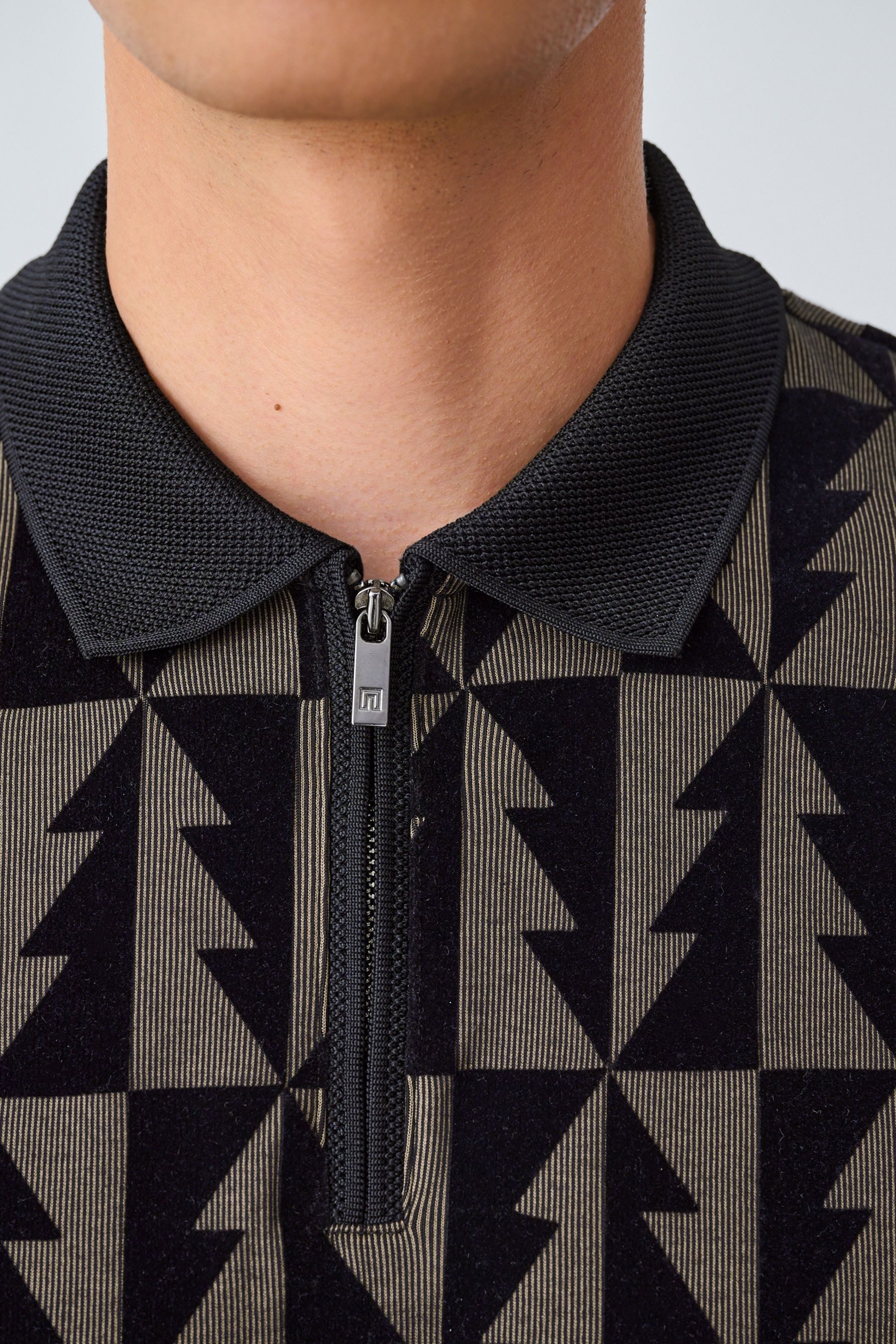 Next Poloshirt Beflocktes Polohemd mit 1/4-Reißverschluss (1-tlg) – Bild 5 von 5