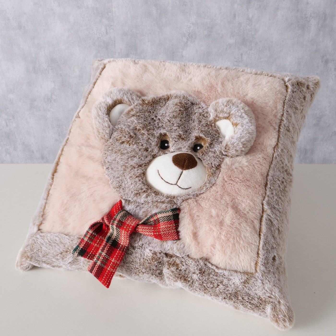 BOLTZE GRUPPE GmbH Dekokissen Kissen mit Plüschtiermotiv LEON, 35 x 35 cm, mit Plüschtiermotiv