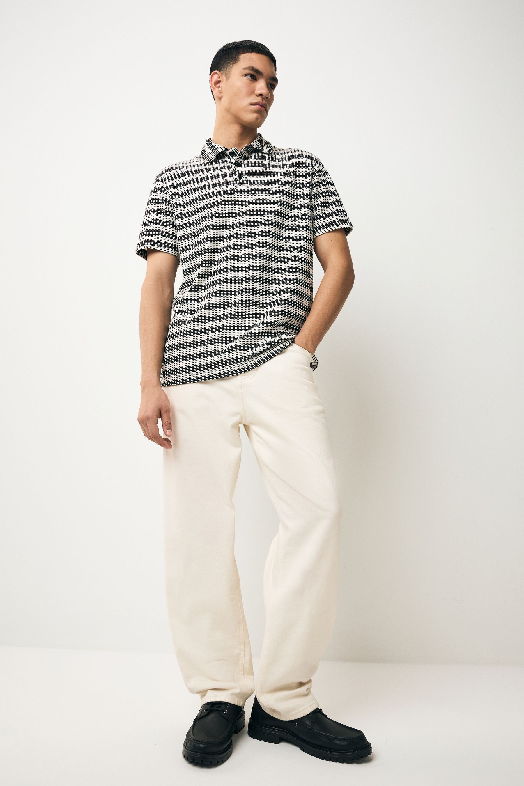 Next Poloshirt Poloshirt mit Knopfleiste und Streifenstruktur (1-tlg)