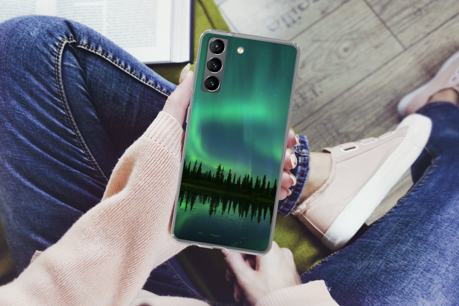 MuchoWow Handyhülle für Samsung Galaxy S21 Nordlicht - Bäume - Wasser - Alaska, Phone Case, Silikon, Schutzhülle Dünn