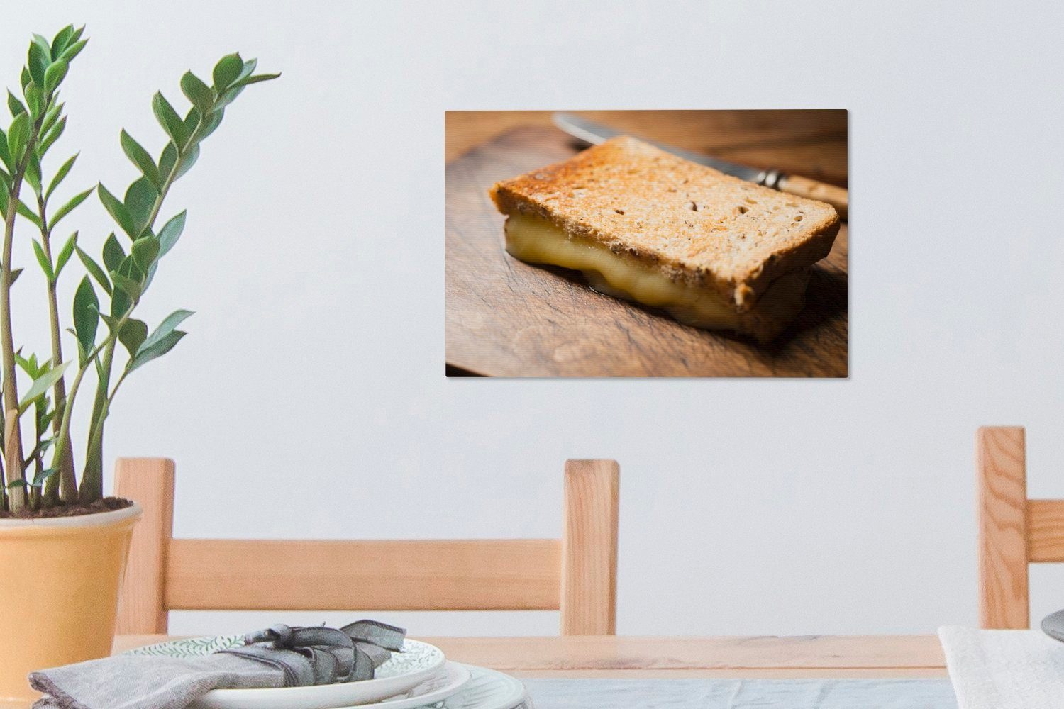 OneMillionCanvasses® Leinwandbild einem cm geschmolzenem Käse Schneidebrett, 30x20 Aufhängefertig, Wandbild mit auf (1 Wanddeko, St), Leinwandbilder, Toast