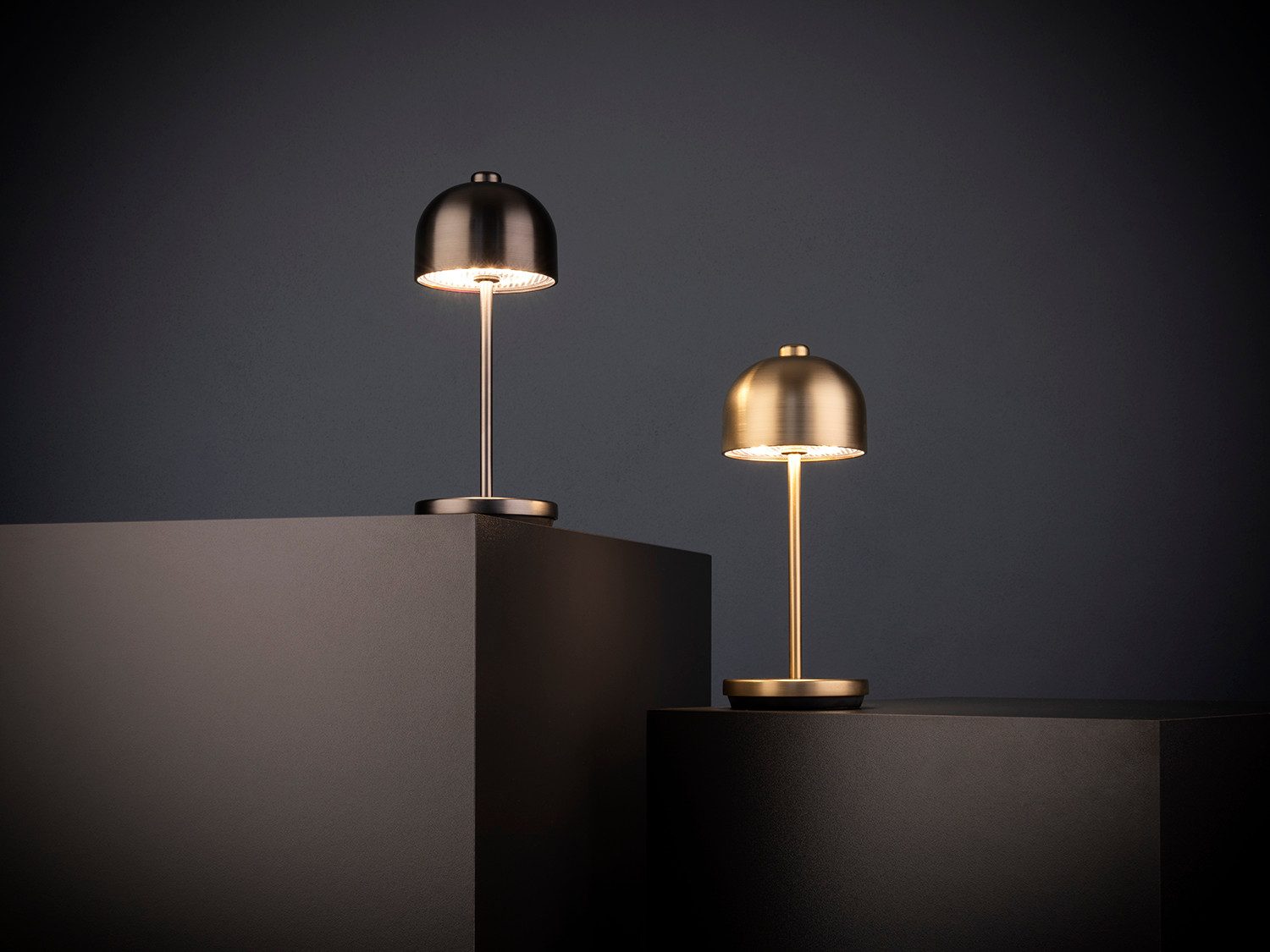 APS LED Tischleuchte "JOSEF Mini" Kabellose USB-C Tischleuchte, USB-Ladefunktion, LED fest integriert, warmweiß - kaltweiß, Spritzwasssergeschützt IP 54, inkl. Dockinstation und Fernbedienung