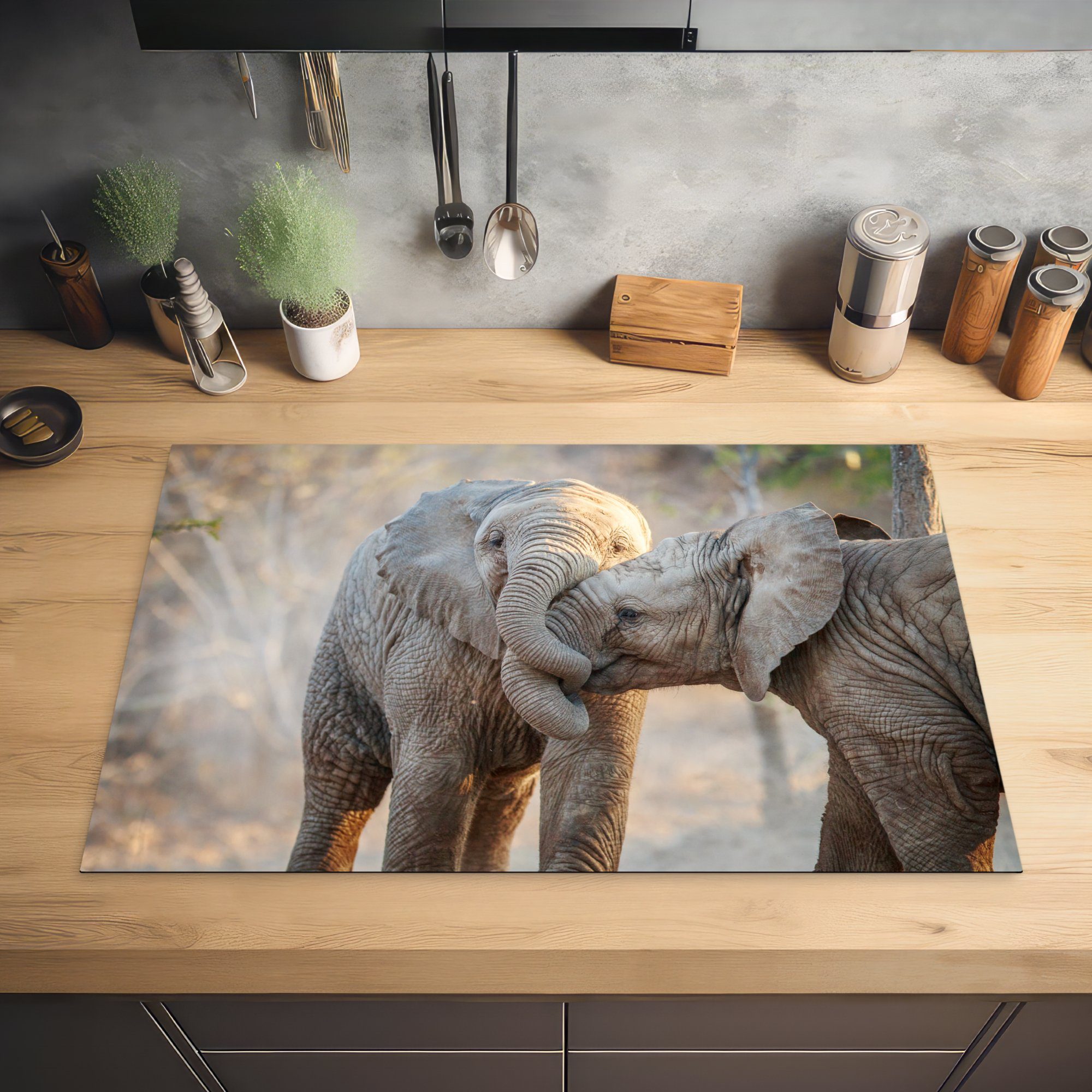 MuchoWow Herdblende-/Abdeckplatte Elefanten - Kuscheltier Afrika, (1 cm, Schutz küche, tlg), Vinyl, für - die Ceranfeldabdeckung 81x52 Induktionskochfeld