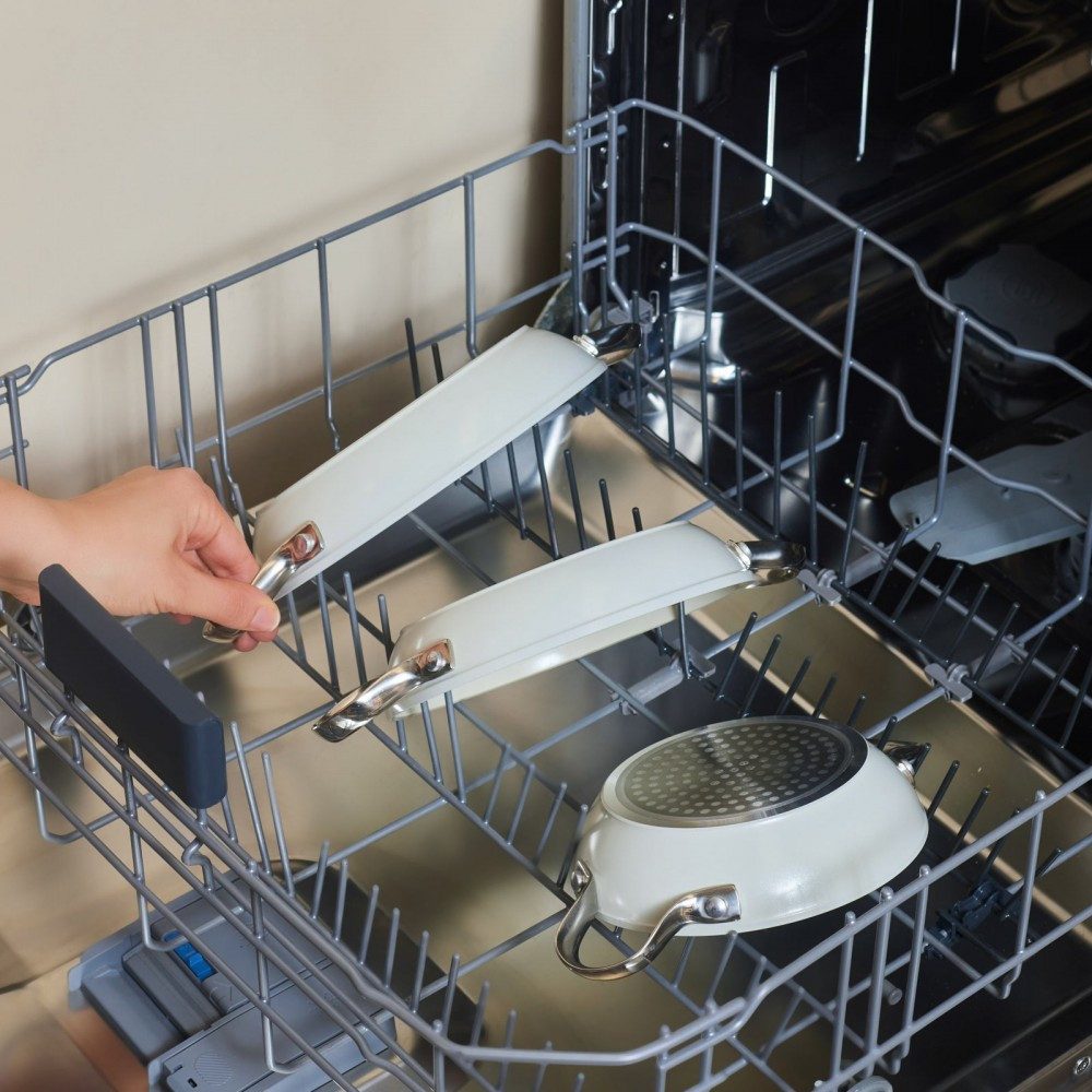 Karaca Servierpfanne Karaca Swiss Crystal Almond Cream Handle Flache Pfanne 20 cm