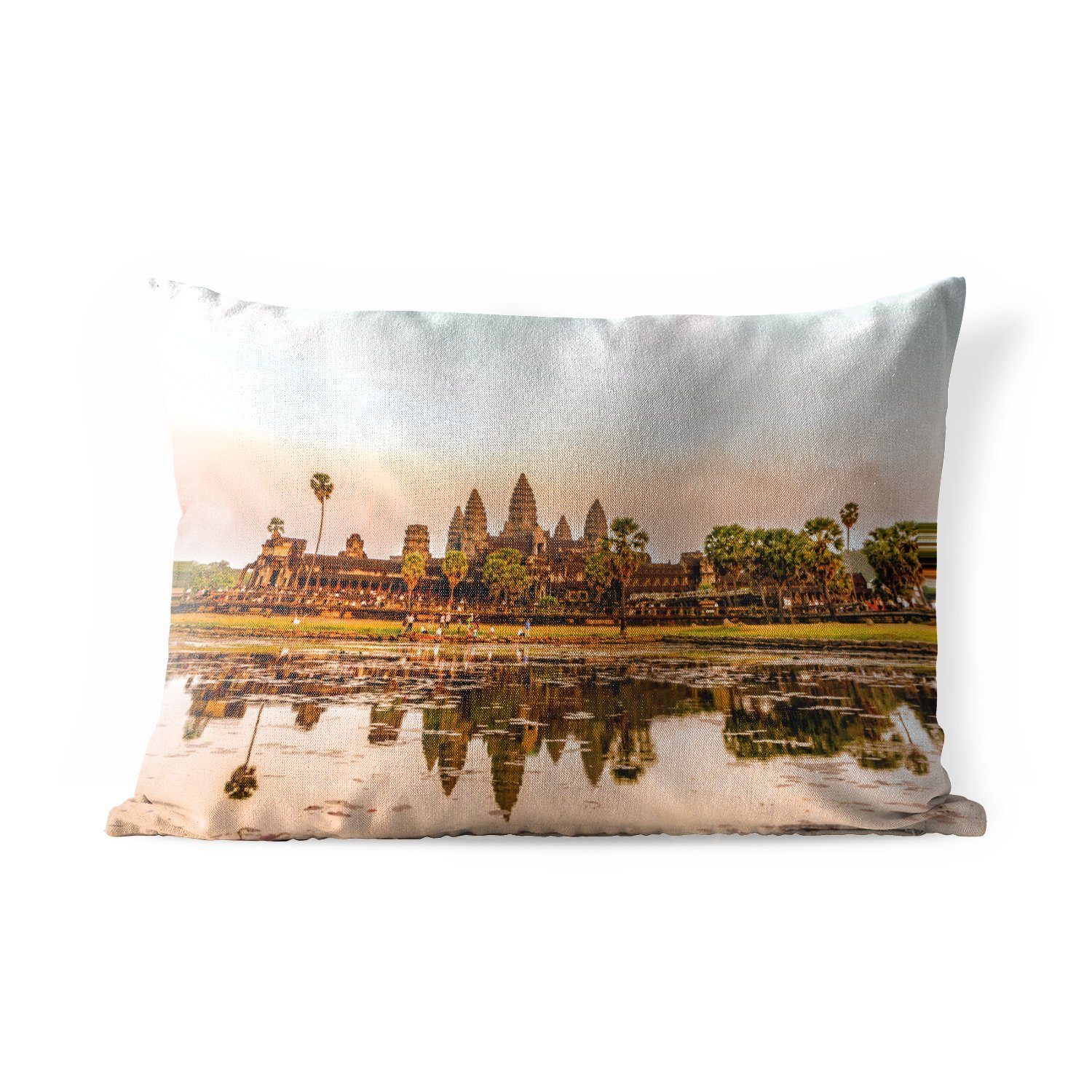 MuchoWow Dekokissen Angkor Wat im Sonnenuntergang mit Spiegelung des Wassers, Outdoor-Dekorationskissen, Polyester, Dekokissenbezug, Kissenhülle