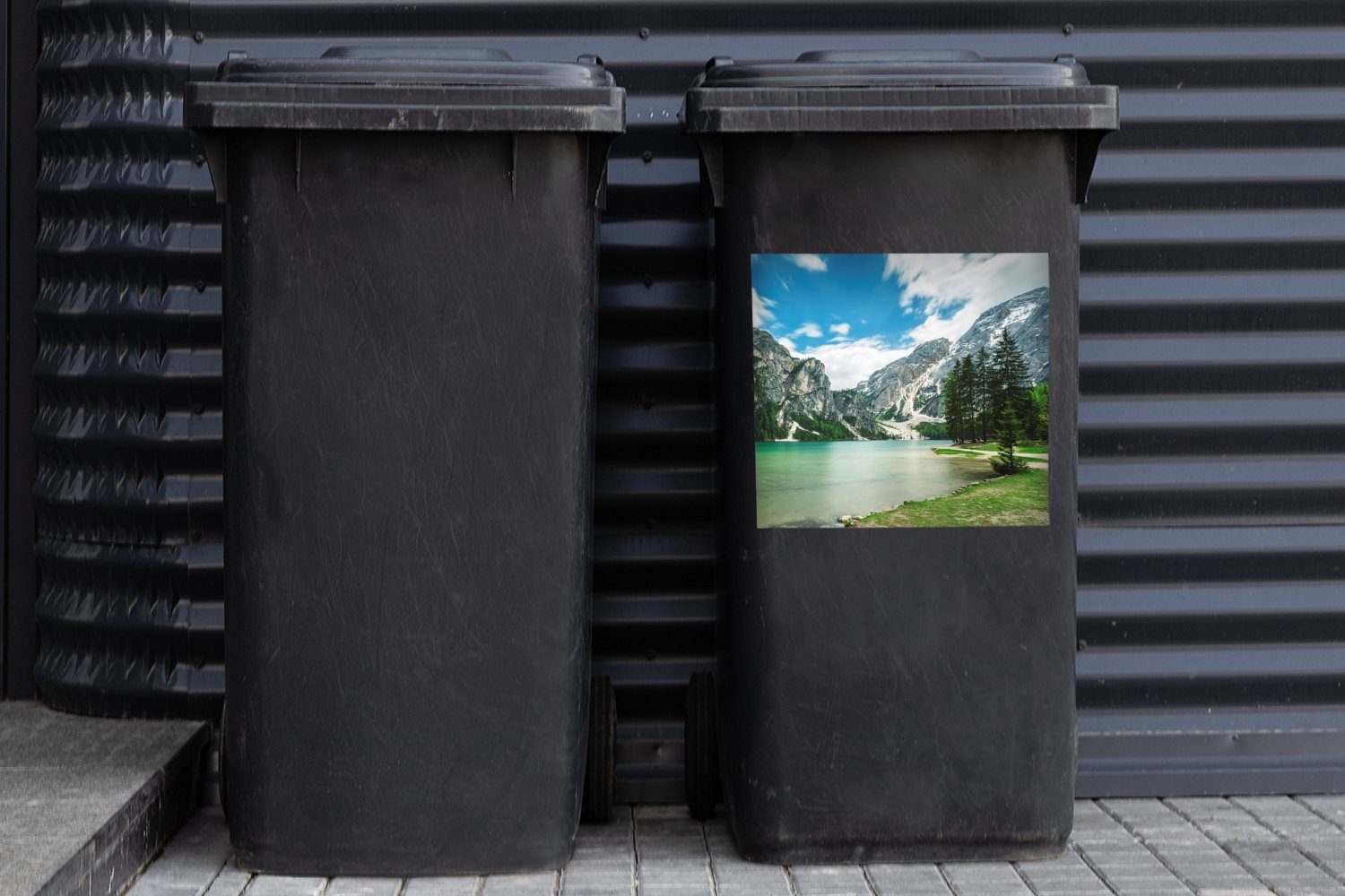 Mülltonne, Wildsee in Pragser Sticker, Italien Abfalbehälter (1 Tannenbäume Container, Mülleimer-aufkleber, Wandsticker am MuchoWow St),