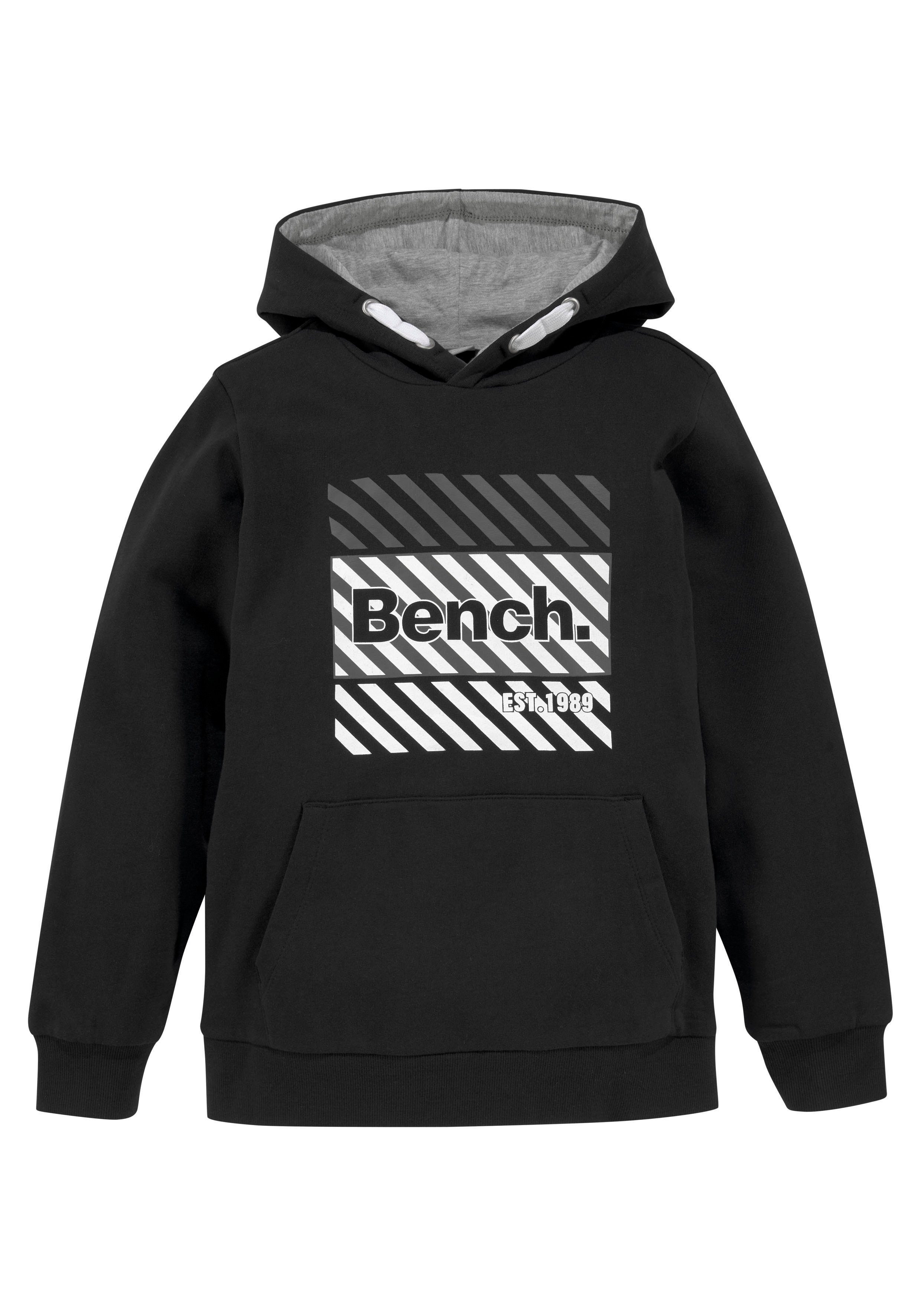 trendigem Kapuzensweatshirt Bench. Black&White mit Druck