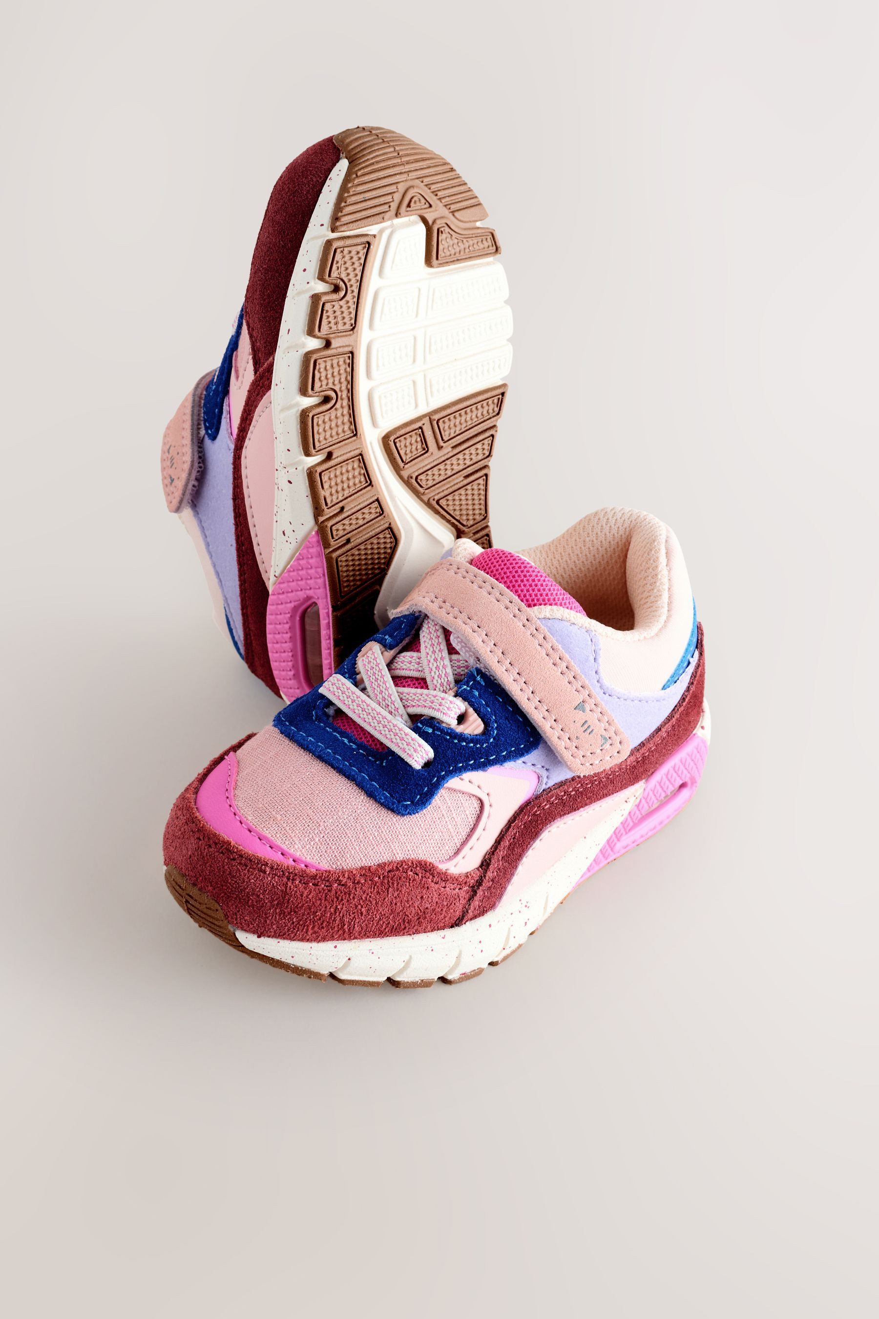 Next Robuste Sneaker mit elastischen Schnürsenkeln Sneaker (1-tlg)