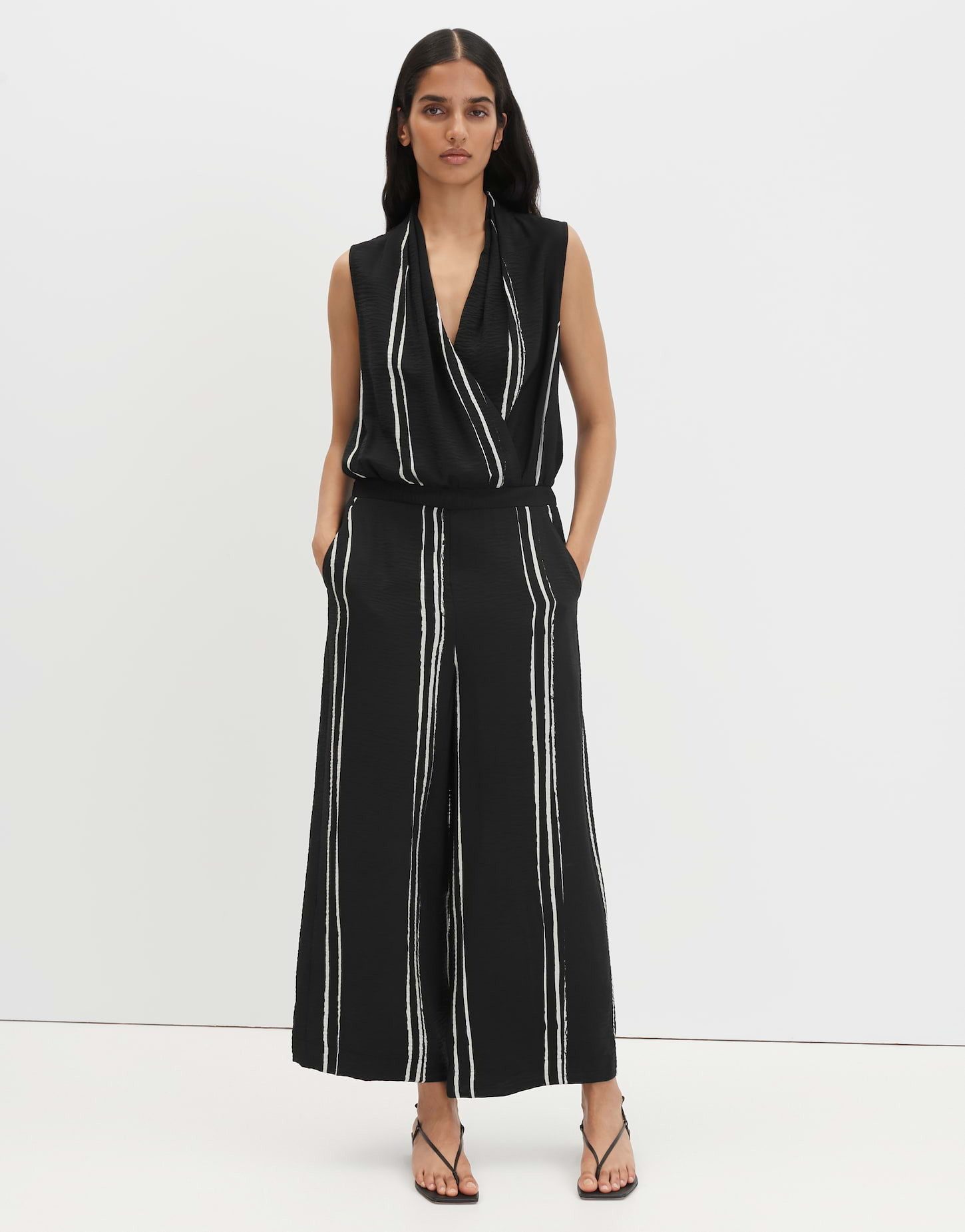 someday Jumpsuit CAFALLI aus ECOVERO™ Viskose Mix Ärmelloser V-Ausschnitt mit elastischer Taille