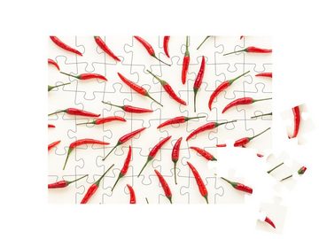 puzzleYOU Puzzle Rote Chilischoten auf einem weißen Hintergrund, 48 Puzzleteile, puzzleYOU-Kollektionen Chilis