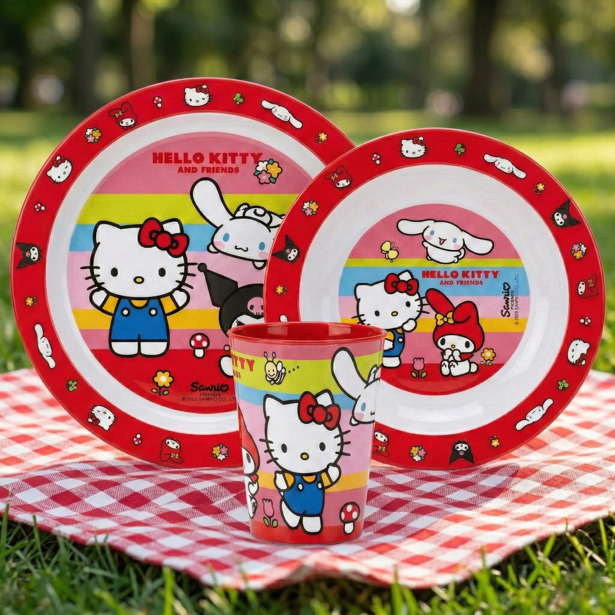 Hello Kitty Kindergeschirr-Set Hello Kitty Friends Kinder Geschirr-Set 3 teilig (3-tlg), 1 Personen, Becher (260 ml) Teller Schüssel