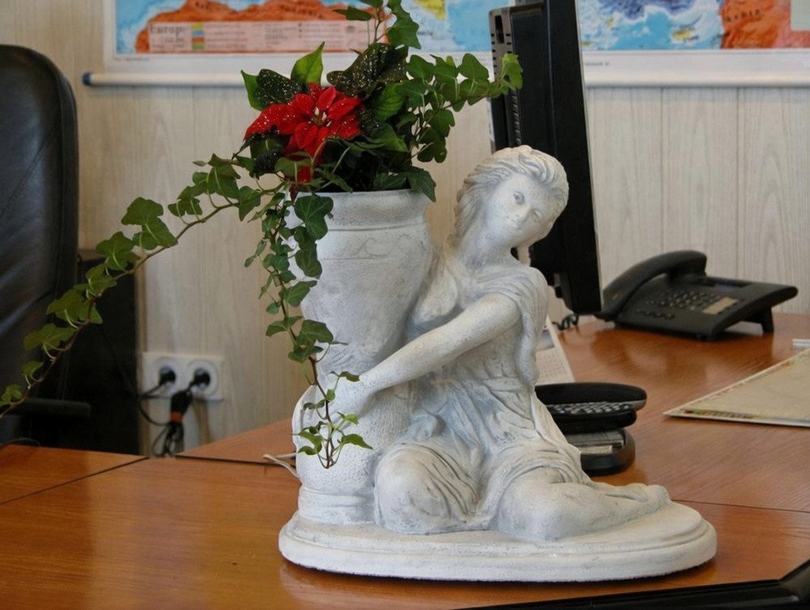 JVmoebel Dekovase Blumenkübel aus Keramik in Grau mit dekorativem Design, Made in Europa