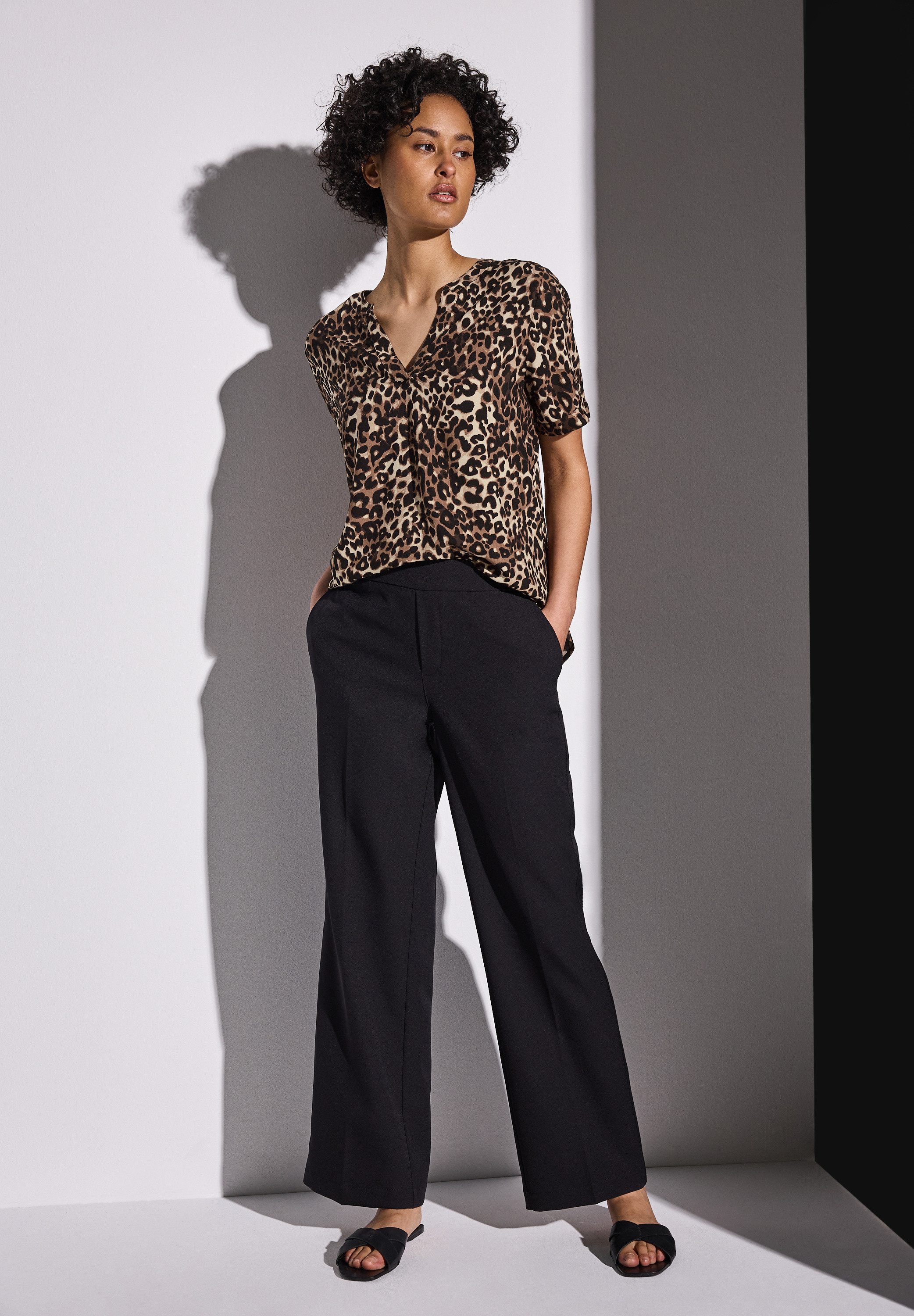 STREET ONE Hemdbluse mit geschlitztem Rundhalsausschnitt