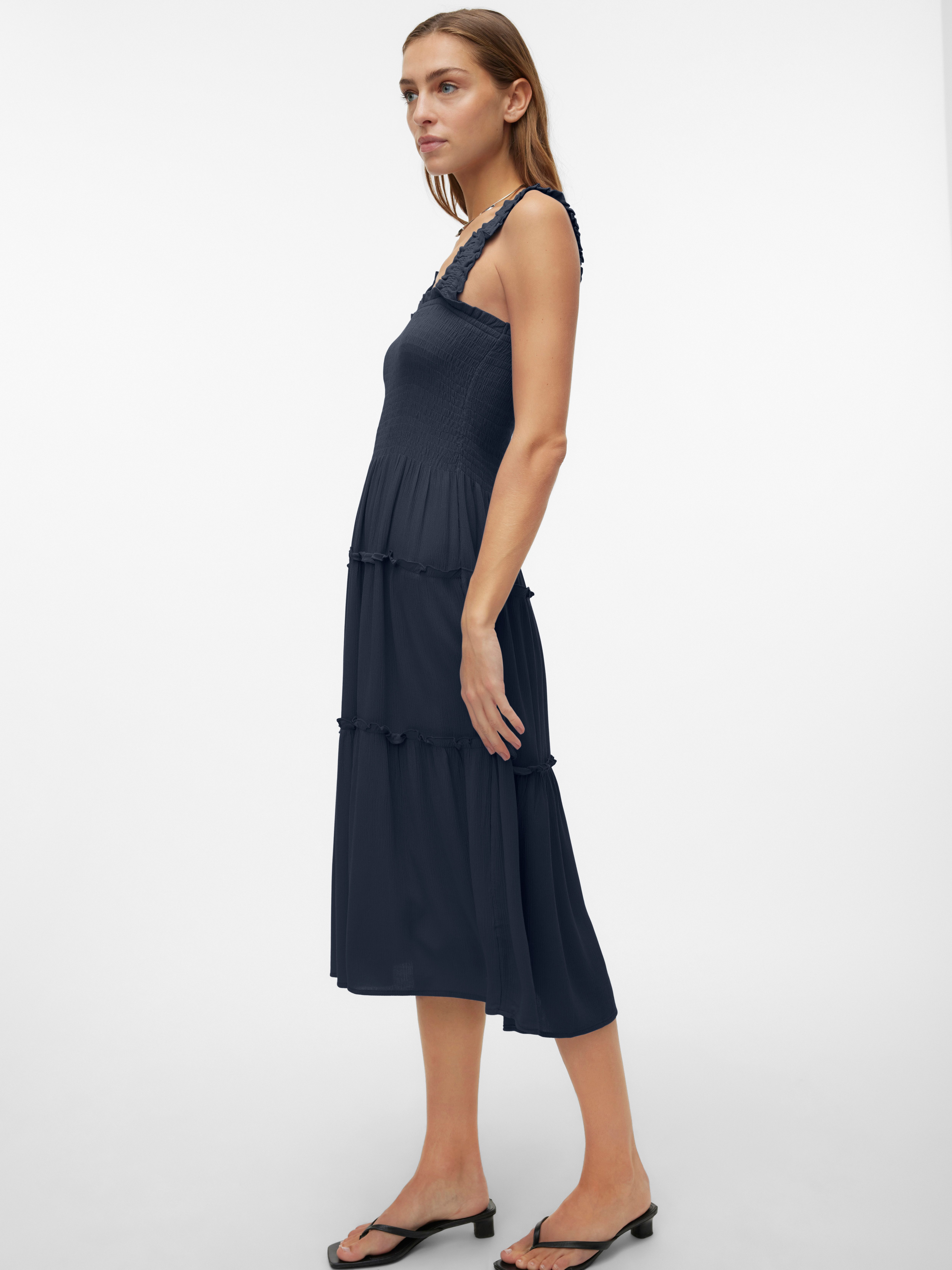 Vero Moda Sommerkleid VMMENNY SL SMOCK CALF DRESS WVN GA Viskose, regular fit, Oberteil gesmokt