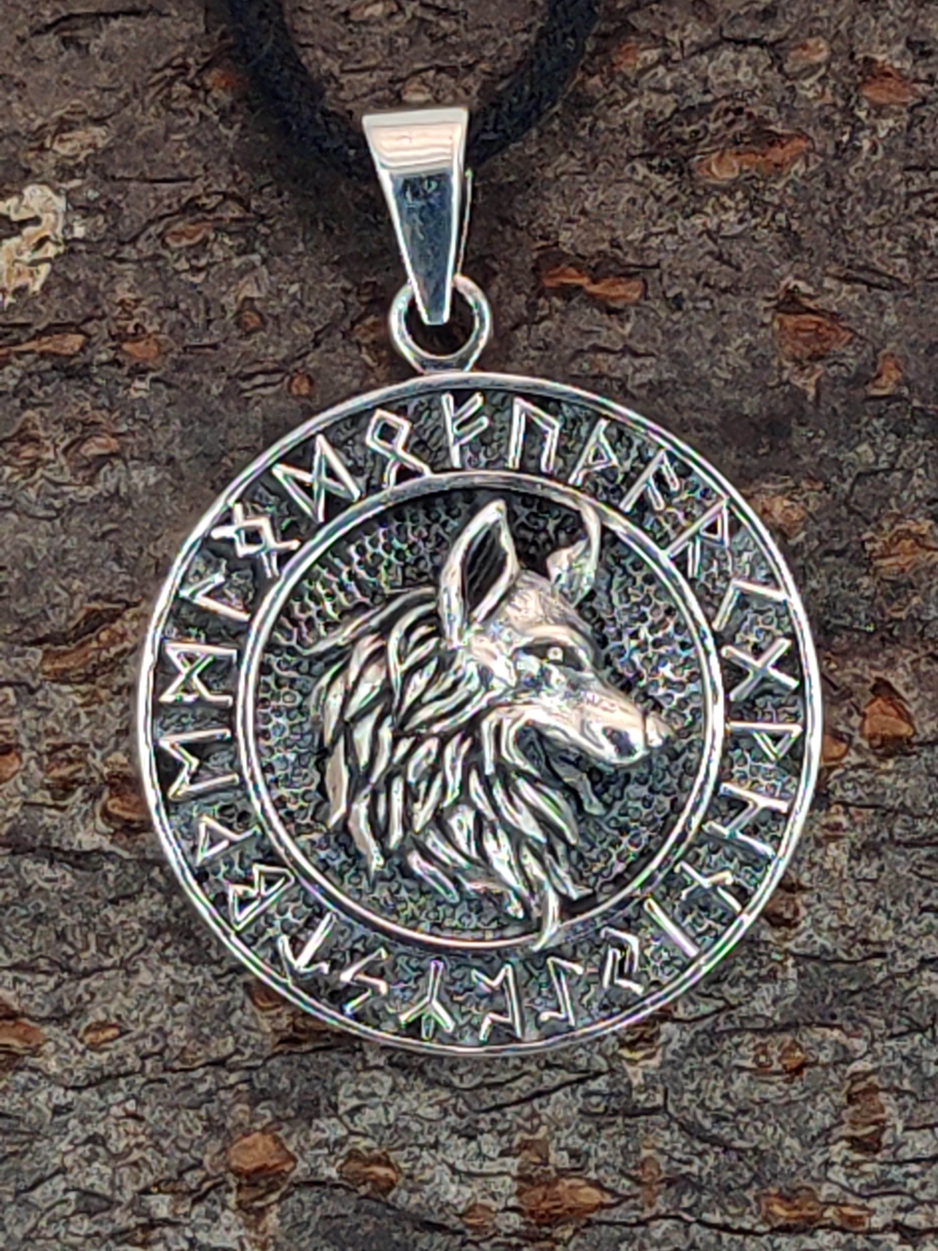 Runenalphabet Rune Leather (Sterlingsilber) 925 Silber Wolf Wolfskopf Futhark, Kettenanhänger Kiss of