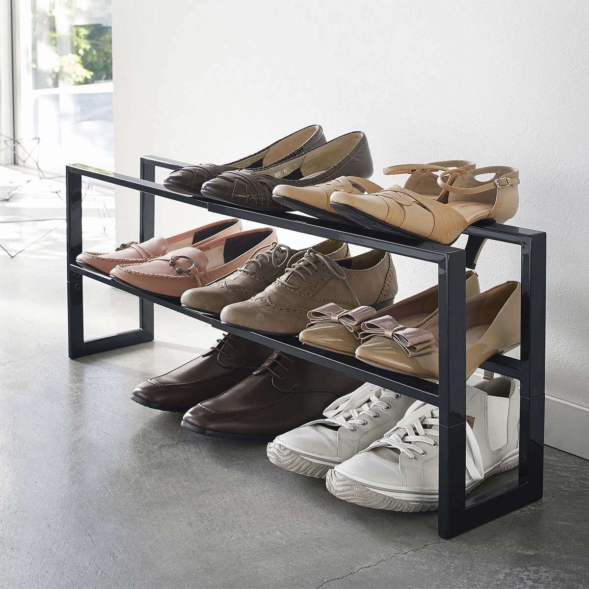 Yamazaki Schuhregal "Line" schmal ausziehbar 38-70cm, Schuhständer, Schuhablage, mit 2 Ablagen, für 6-9 Paar, minimalistisch, aus Metall