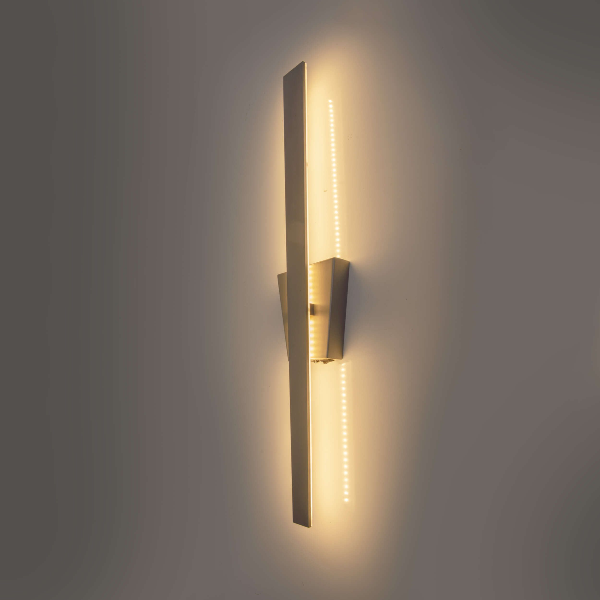 näve LED Wandleuchte "TREVOR", LED fest integriert, Warmweiß, nickel-matt, trapezförmiger Baldachin, inkl. Kippschalter, Höhe 62cm