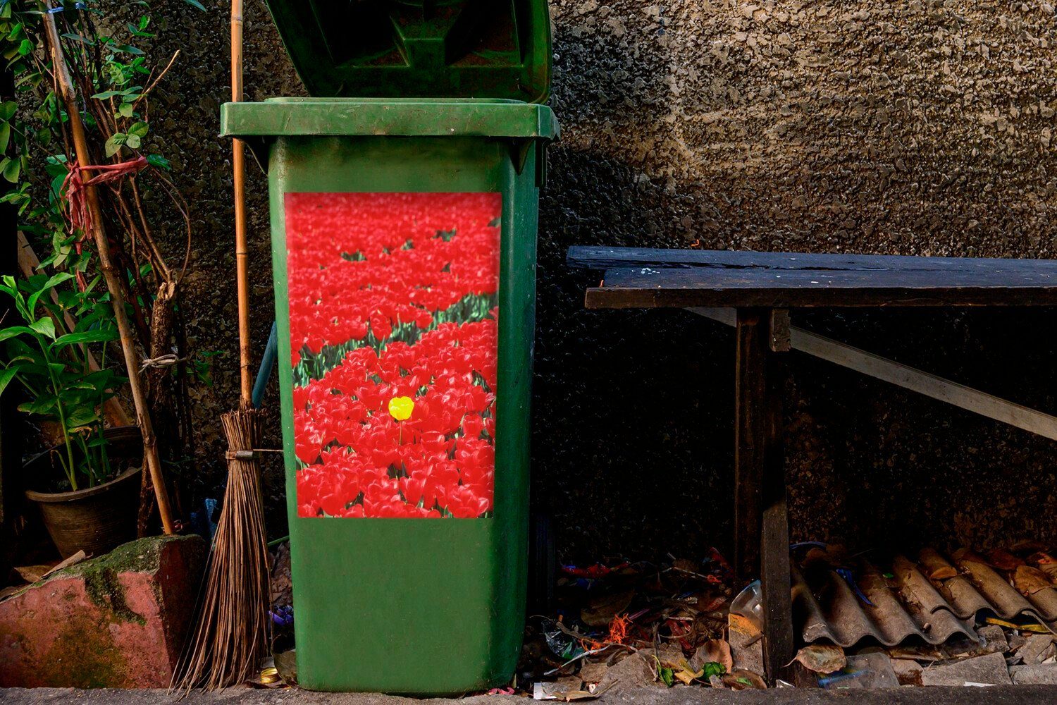 MuchoWow Wandsticker Ein roter in Feld voller (1 Niederlanden Mülleimer-aufkleber, Sticker, Container, Tulpen Abfalbehälter St), Mülltonne, den
