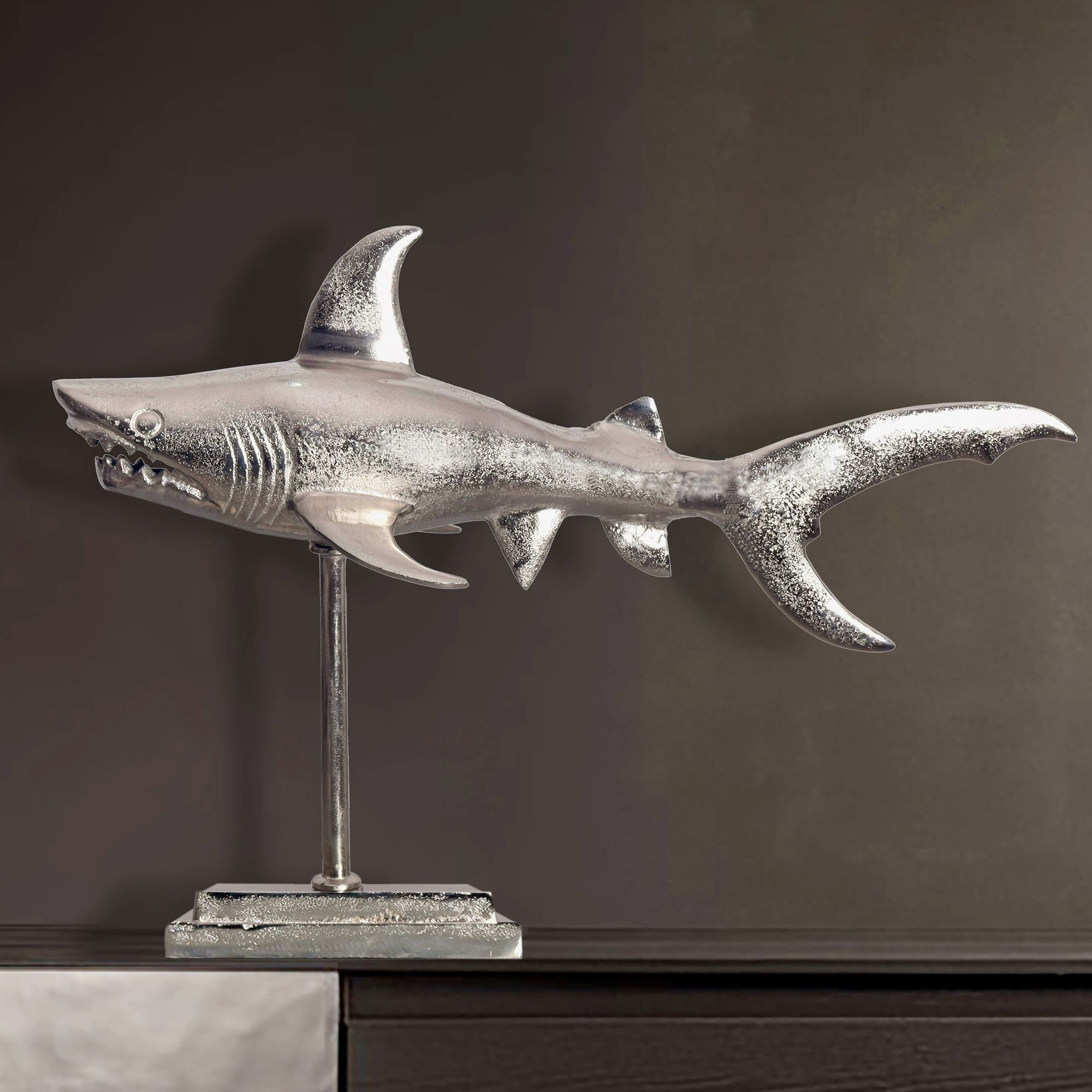 FINEBUY Tierfigur FB65081 Deko Hai 70 cm Aluminium Wohndeko Dekoration Maritim Modern (Design Dekoration Metall, Wohndeko Tischdekoration), Silber Tischdeko 70 cm, Hai Aluminium Maritim