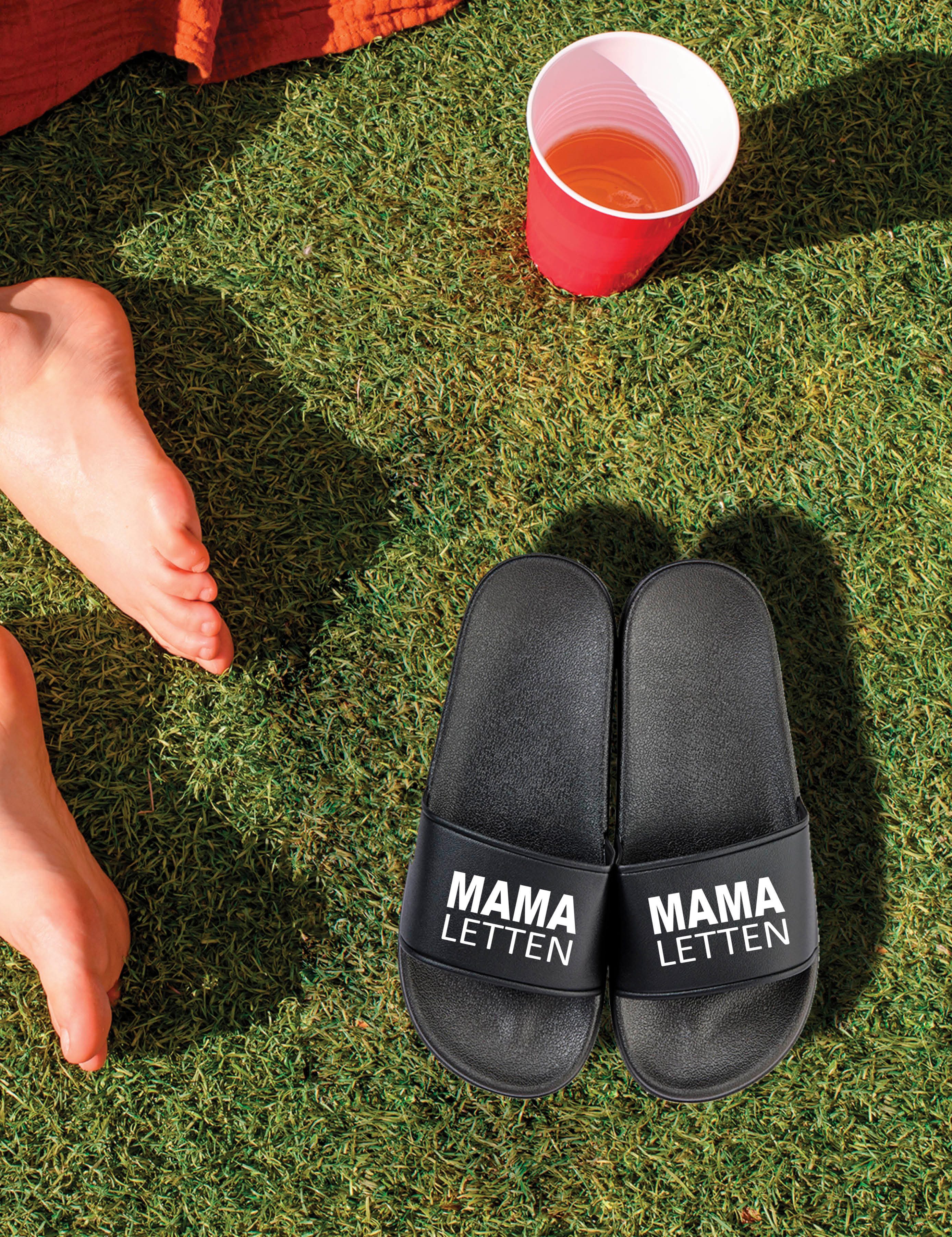 Youth Designz Damen Badelatschen "Mama Letten" Fun-Print lustig Geschenk Statement Badeschuh mit witzigen stylischen Aufdruck für Männer