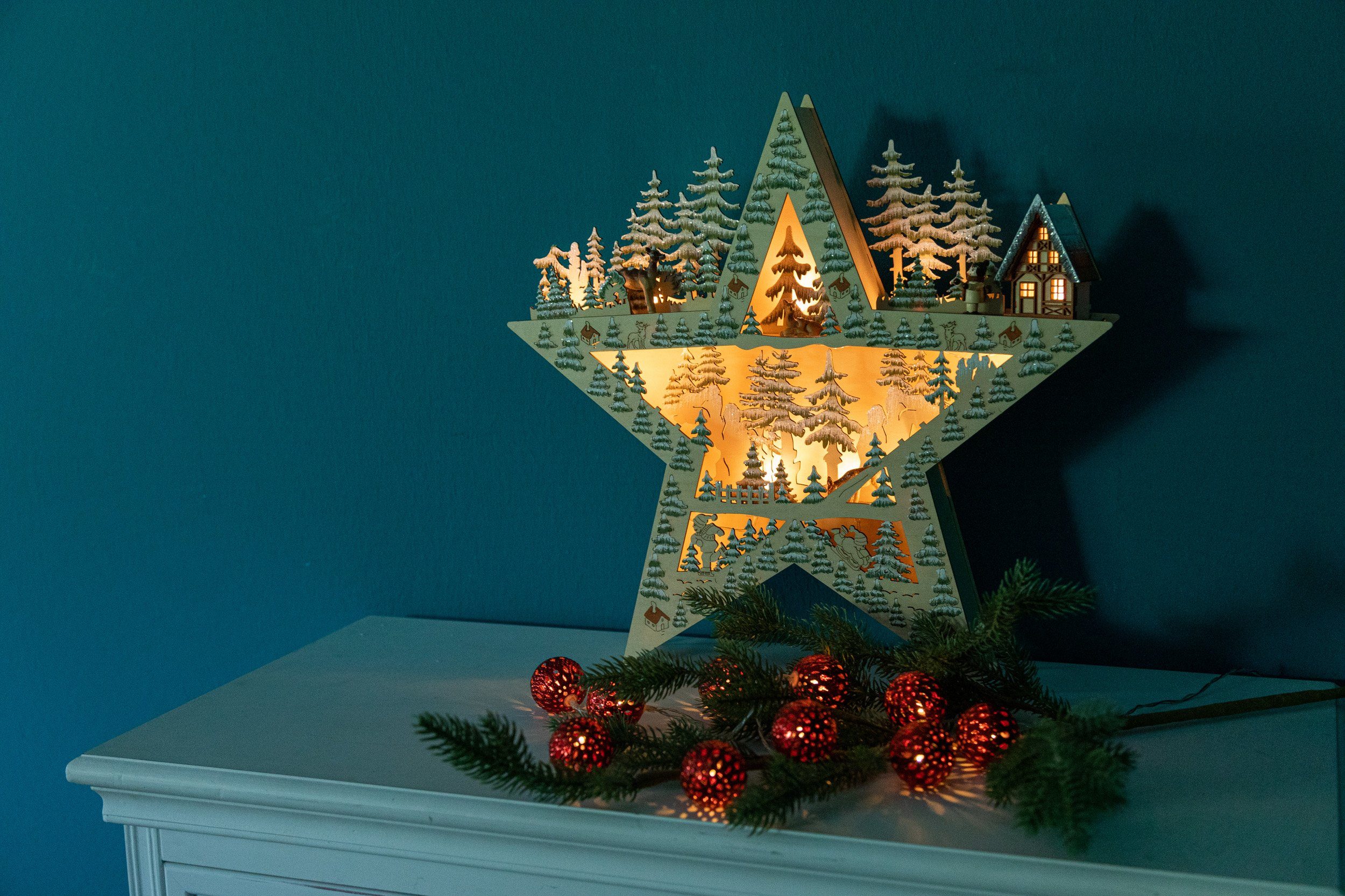 Wohnando Weihnachtsdorf Weihnachtlicher Stern aus Holz mit Winterszene