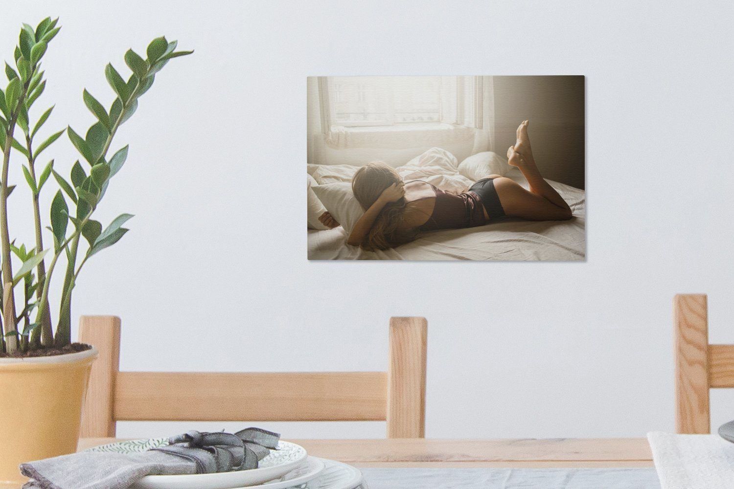 Aufhängefertig, 30x20 Bett, trägt Leinwandbilder, Wandbild Dessous OneMillionCanvasses® Leinwandbild Wanddeko, im Frau cm (1 St),