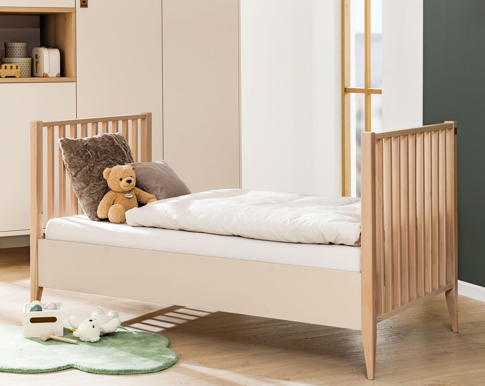 PAIDI Babybett MILA & BEN Steiff by PAIDI, 70x140cm, Buche Massivholz, Kinderbett, inkl. Lattenrost, Gitterbett höhenverstellbar, entnehmbare Sprossen – Bild 5 von 5