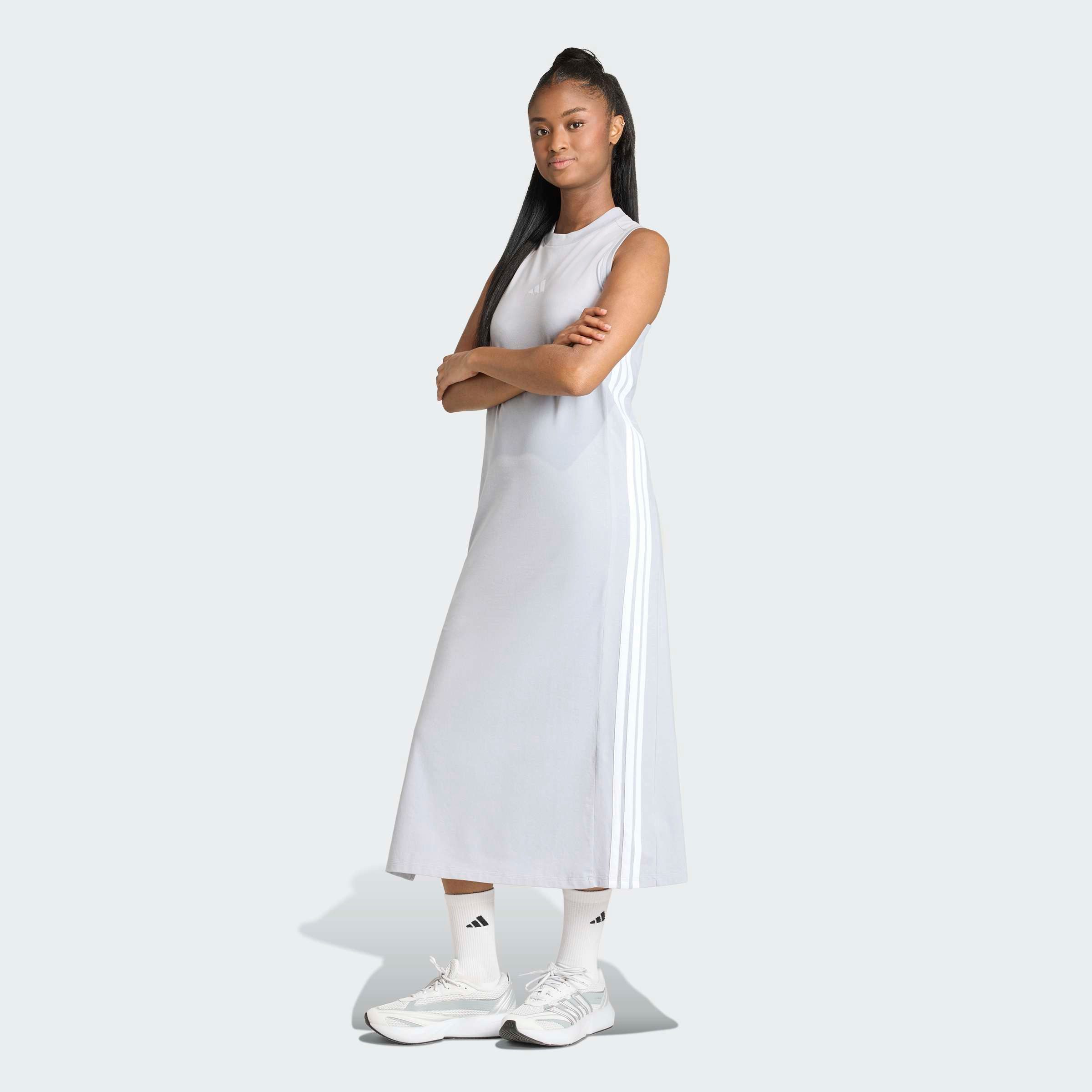 adidas Sportswear Shirtkleid ESSENTIALS 3-STREIFEN LONG RACERBACK ärmelloses Racerback-Design, sportlicher Stil, ohne Verschluss