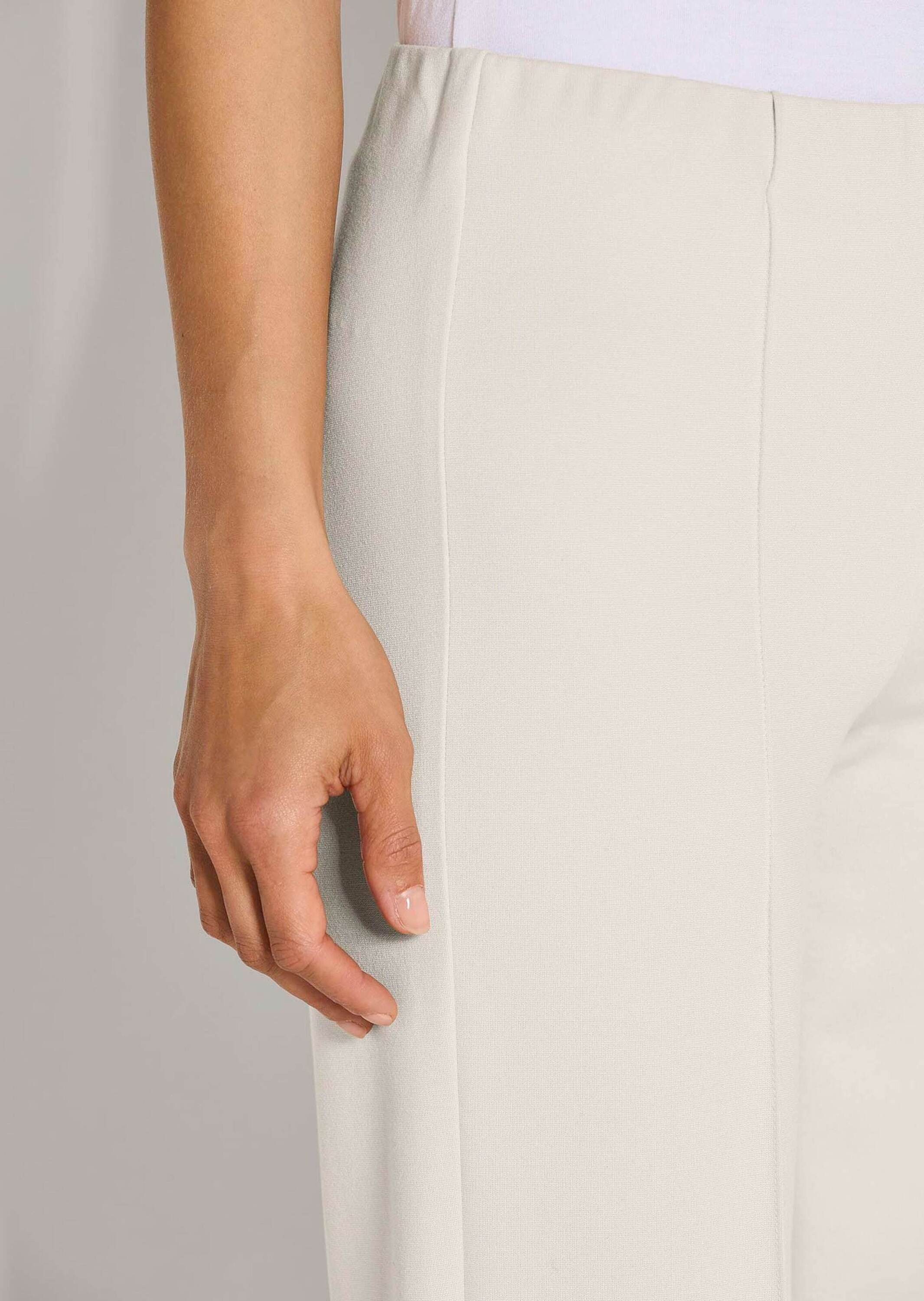 MADELEINE Jerseyhose Kurzgröße: Weite Jerseyhose mit Biesen Stoffhose mit weitem Bein, elastischem Bund und Biesen-Details