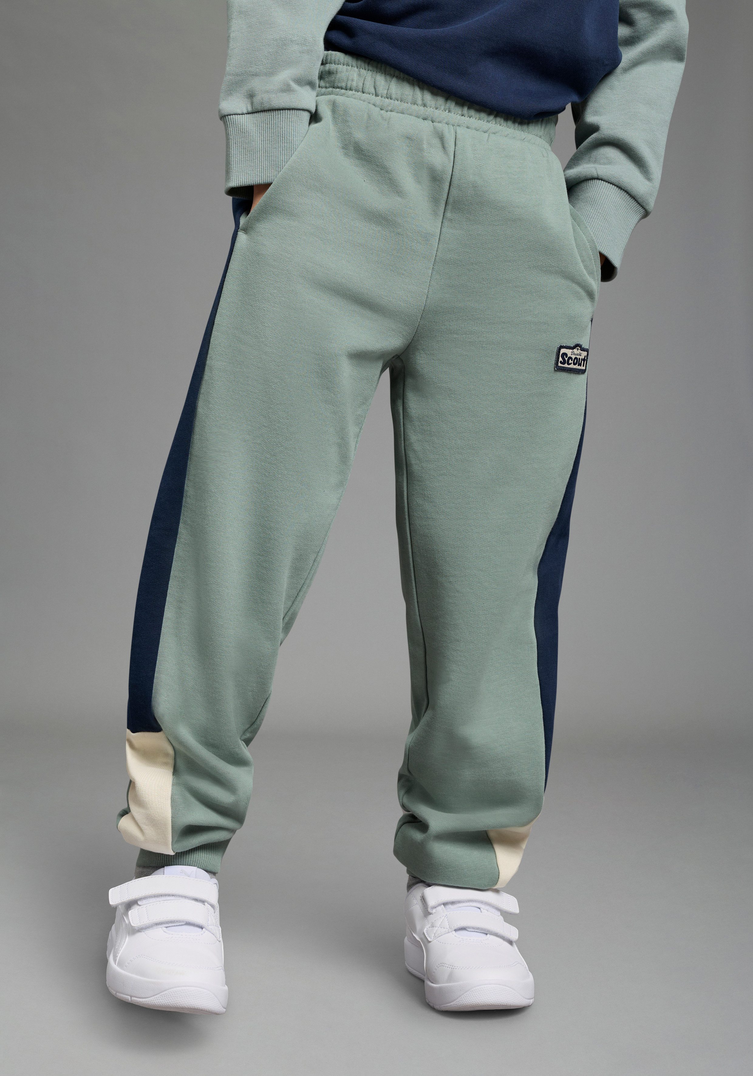 Scout Sweathose Jogginghose mit kontrastfarbigen Seiteneinsätzen- NEU von SCOUT Sweathose mit seitlichen Einsätzen und SCOUT Badge