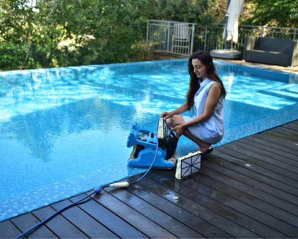 maytronics Poolbodensauger Dolphin F60 Poolroboter mit Combi Bürste