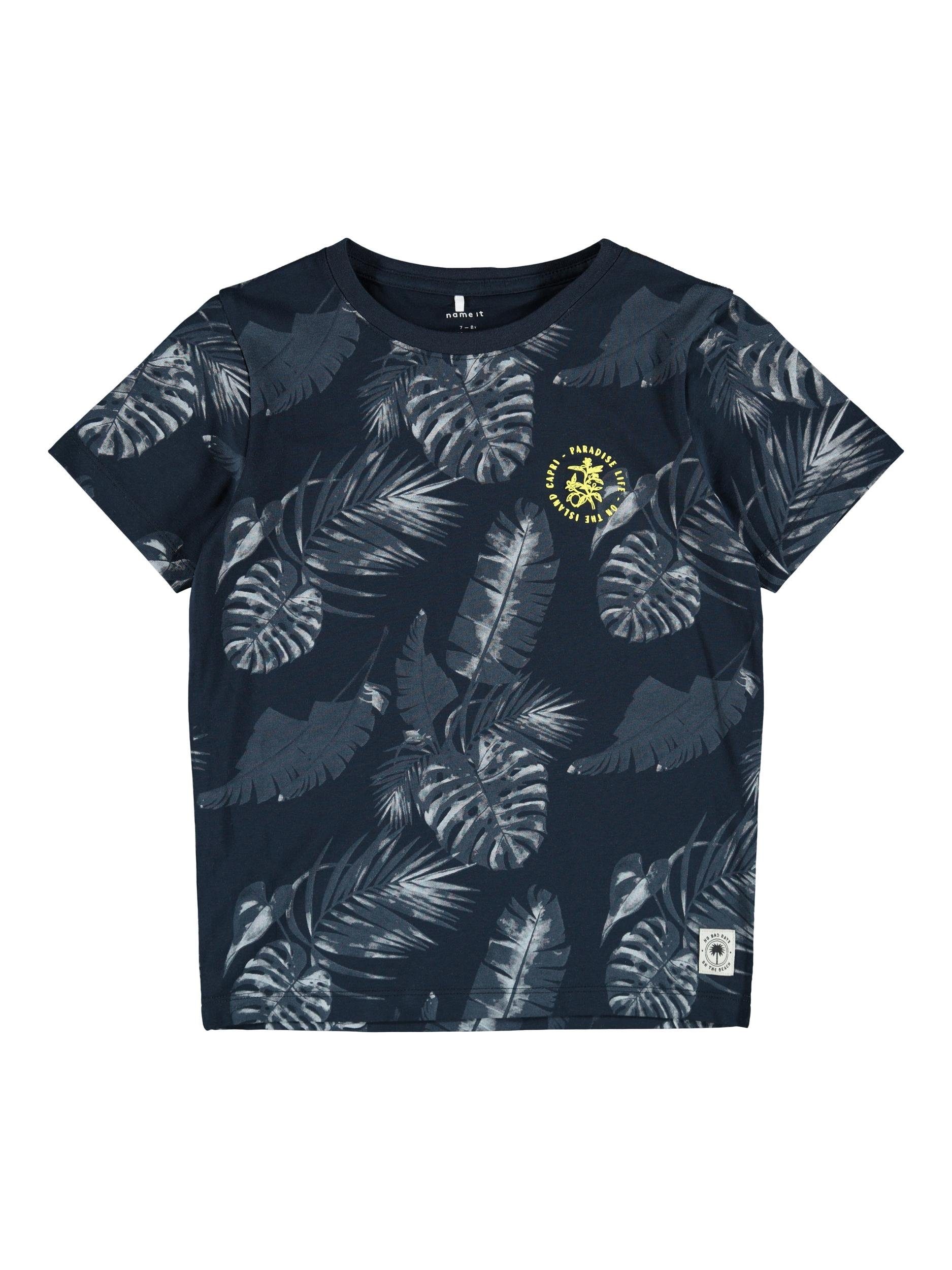 Name It T-Shirt Name sportlicher (1-tlg) Blätterprint Jungen blau mit in T-Shirt It Schnitt